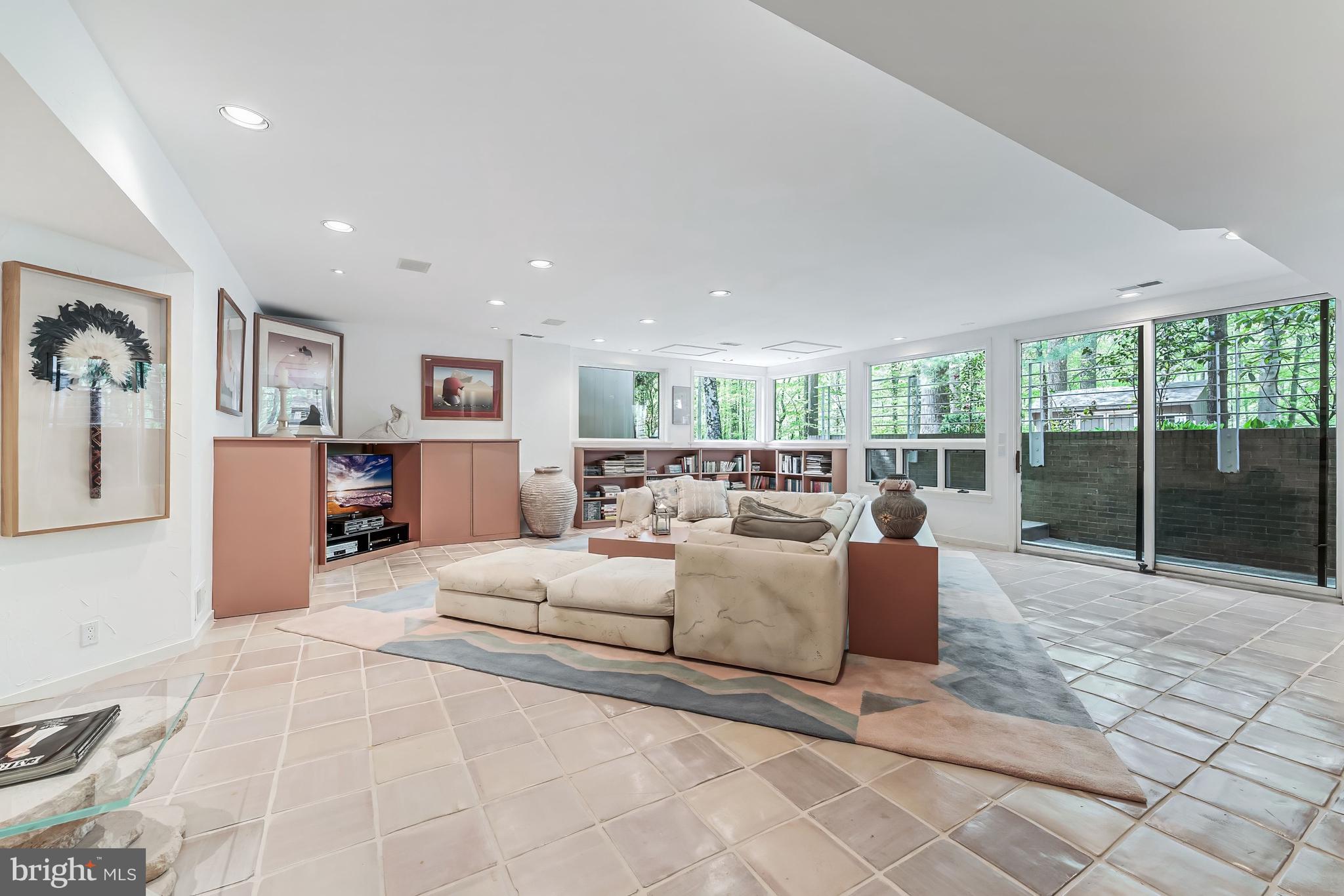 POTOMAC OUTSIDE - Residential