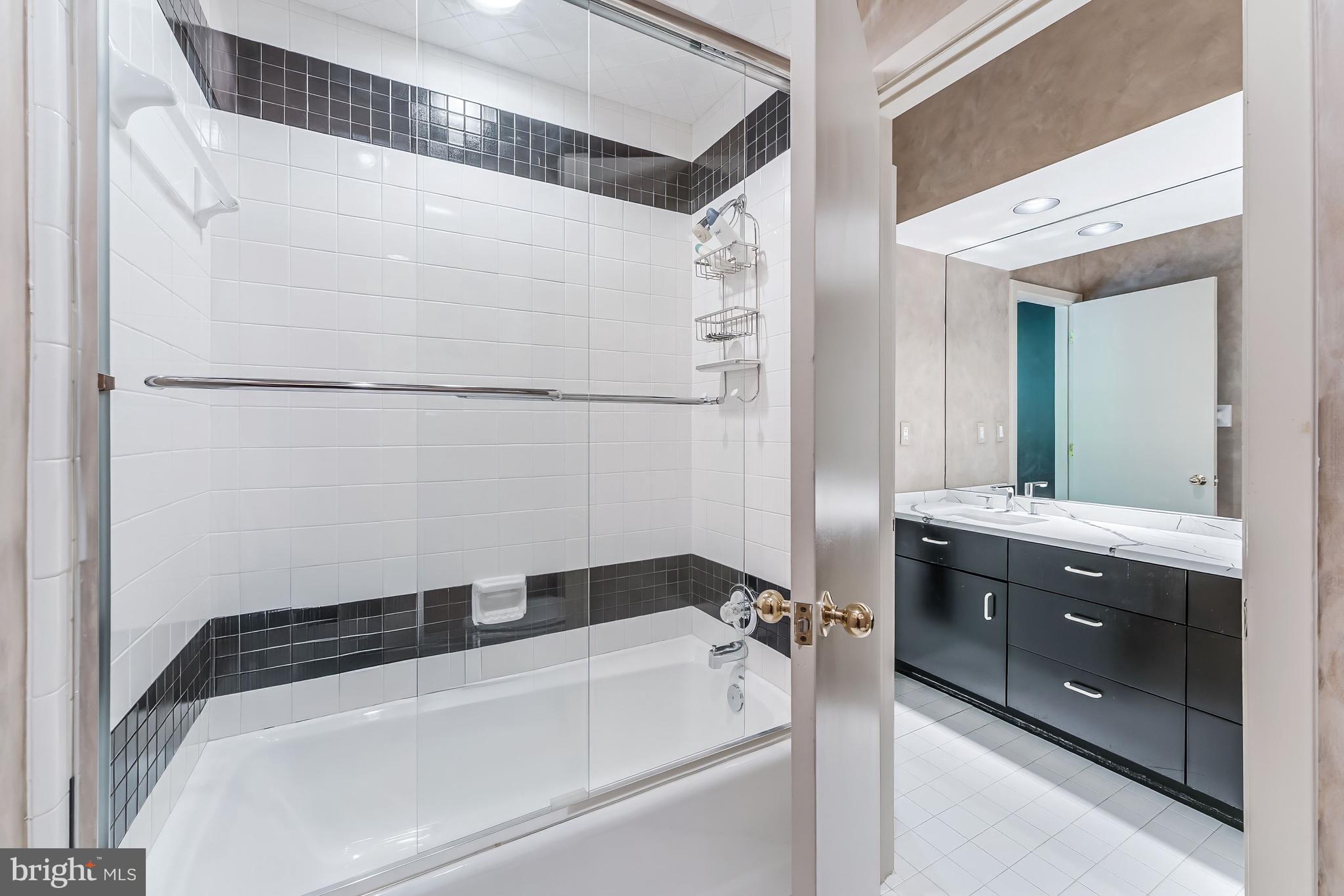 POTOMAC OUTSIDE - Residential