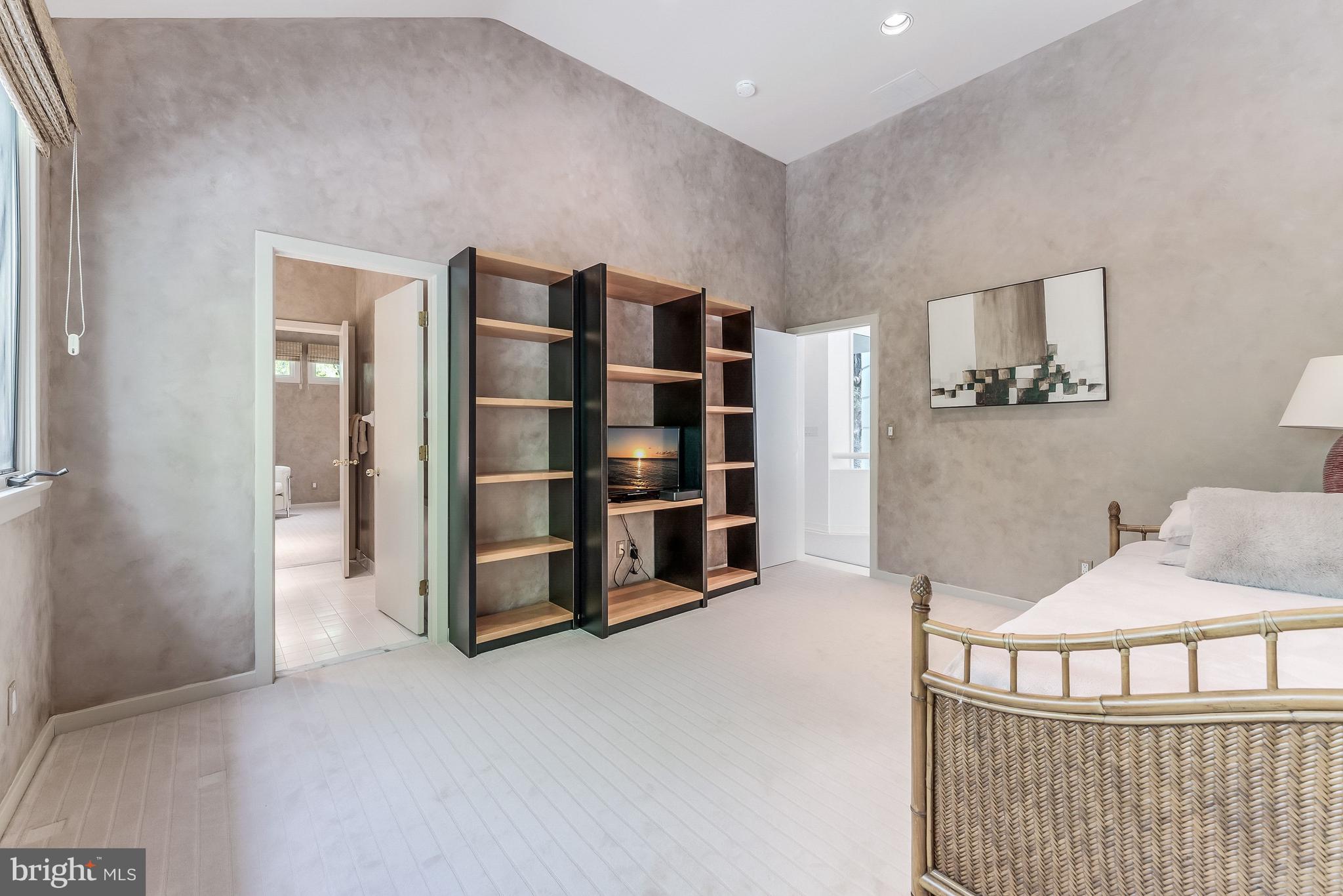 POTOMAC OUTSIDE - Residential