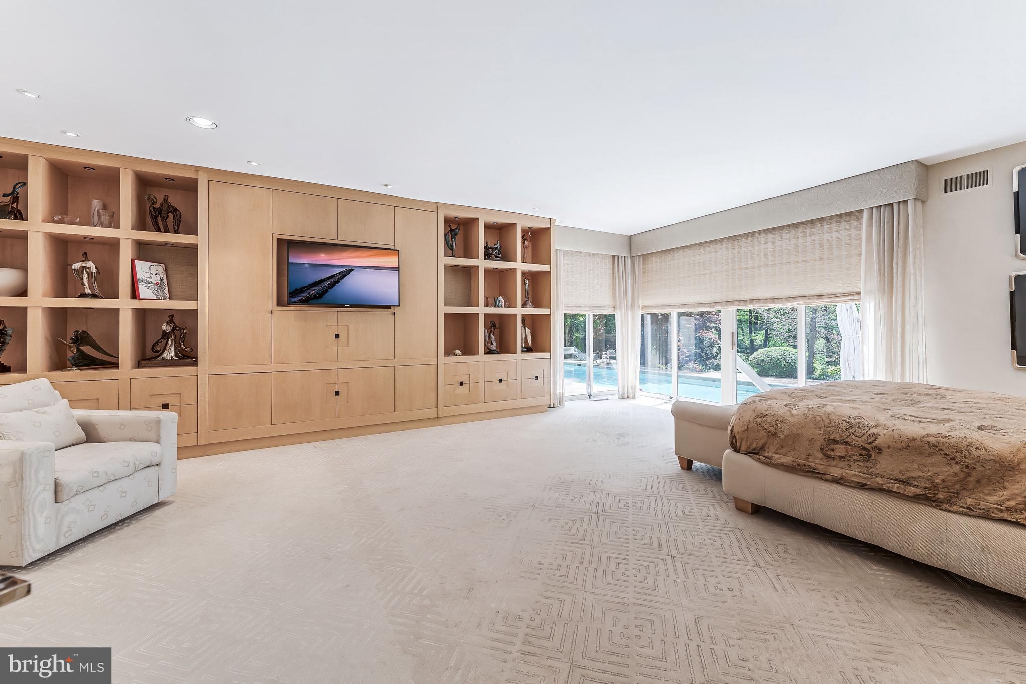 POTOMAC OUTSIDE - Residential