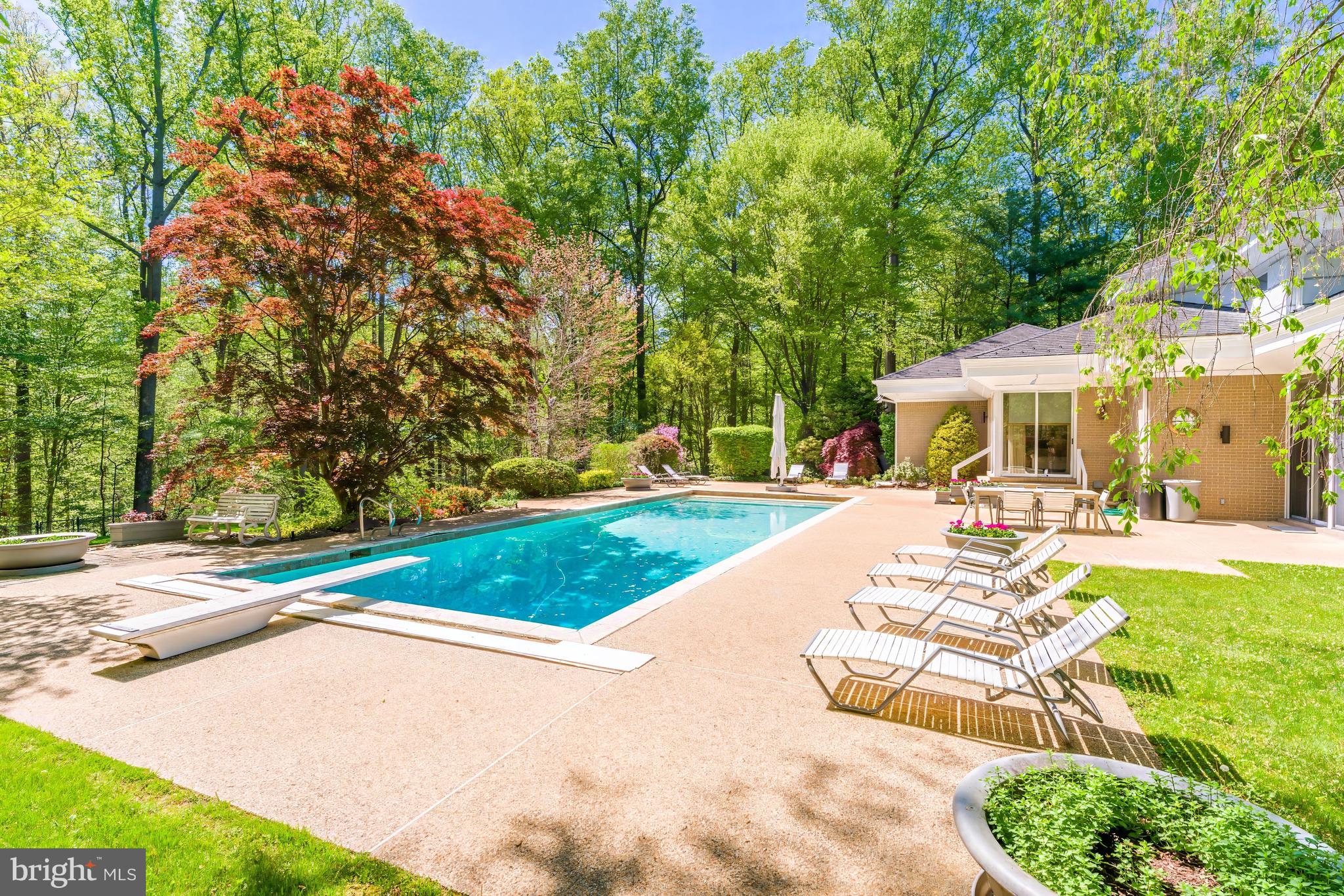 POTOMAC OUTSIDE - Residential