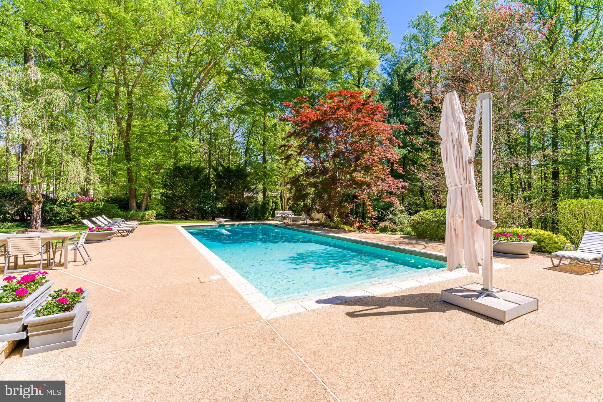 POTOMAC OUTSIDE - Residential