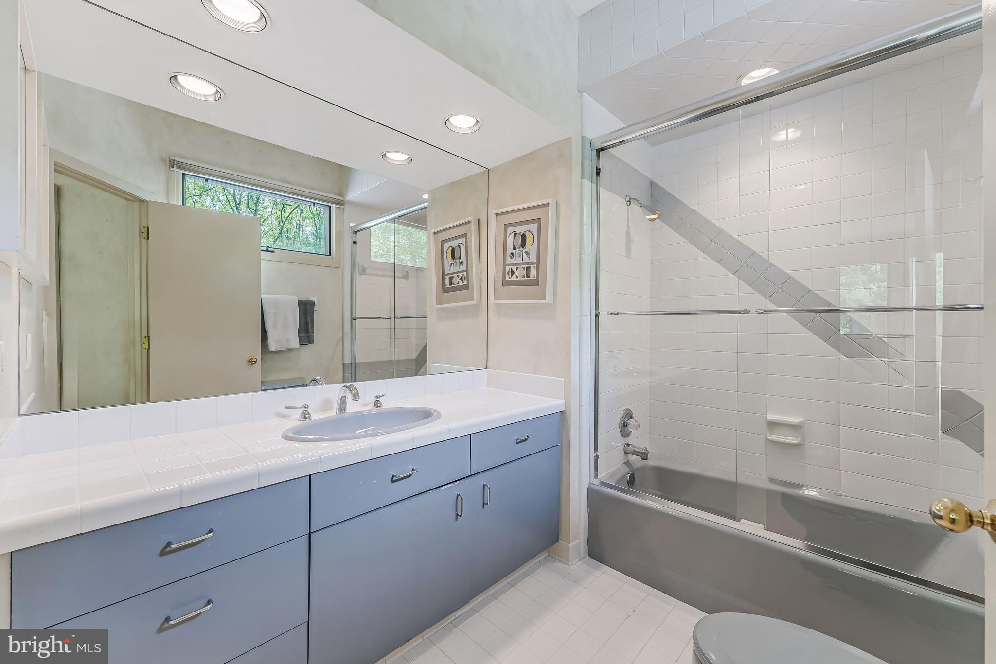 POTOMAC OUTSIDE - Residential