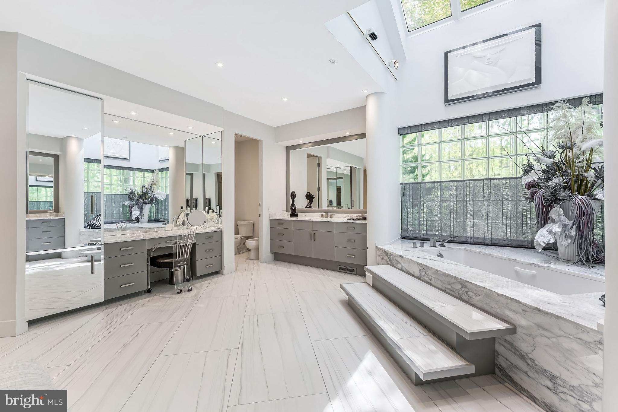 POTOMAC OUTSIDE - Residential