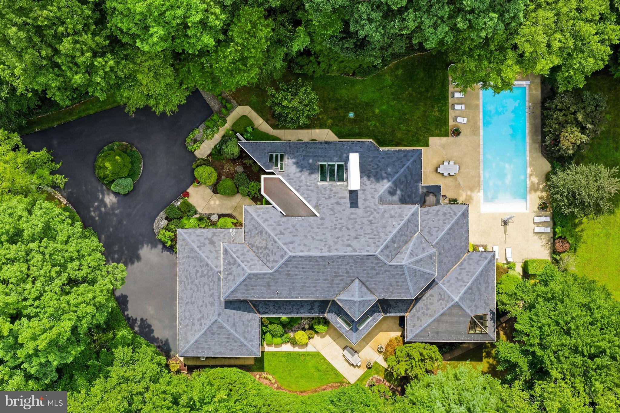 9 OAKLYN COURT