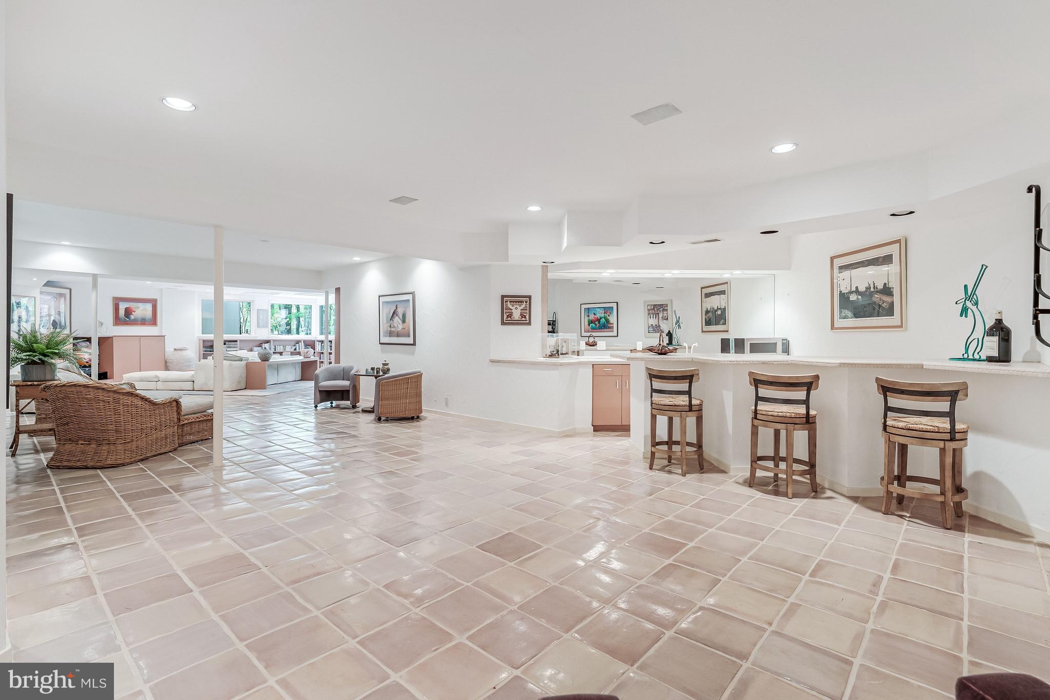 POTOMAC OUTSIDE - Residential