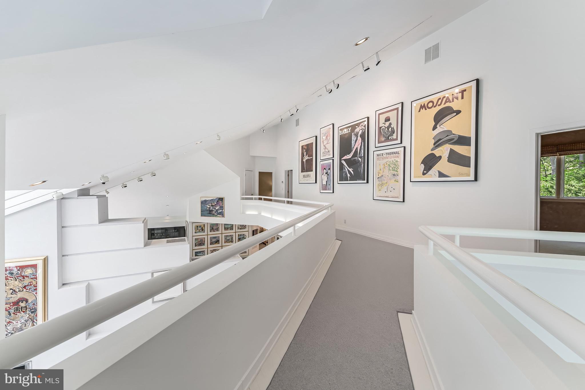 POTOMAC OUTSIDE - Residential