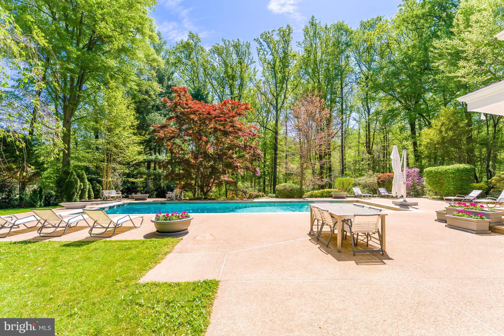 POTOMAC OUTSIDE - Residential