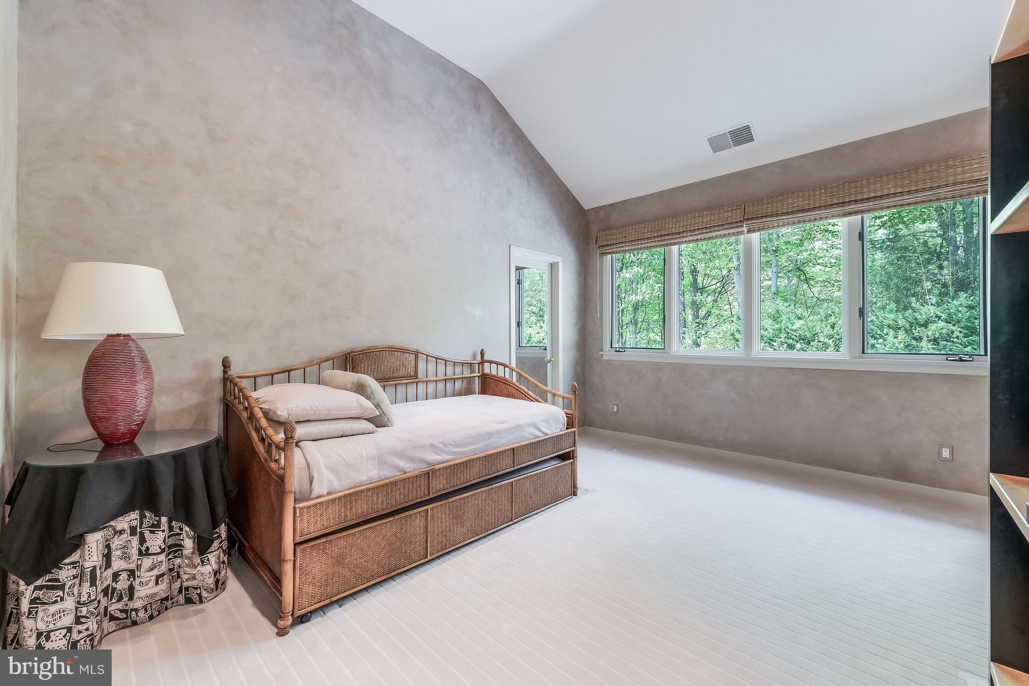 POTOMAC OUTSIDE - Residential