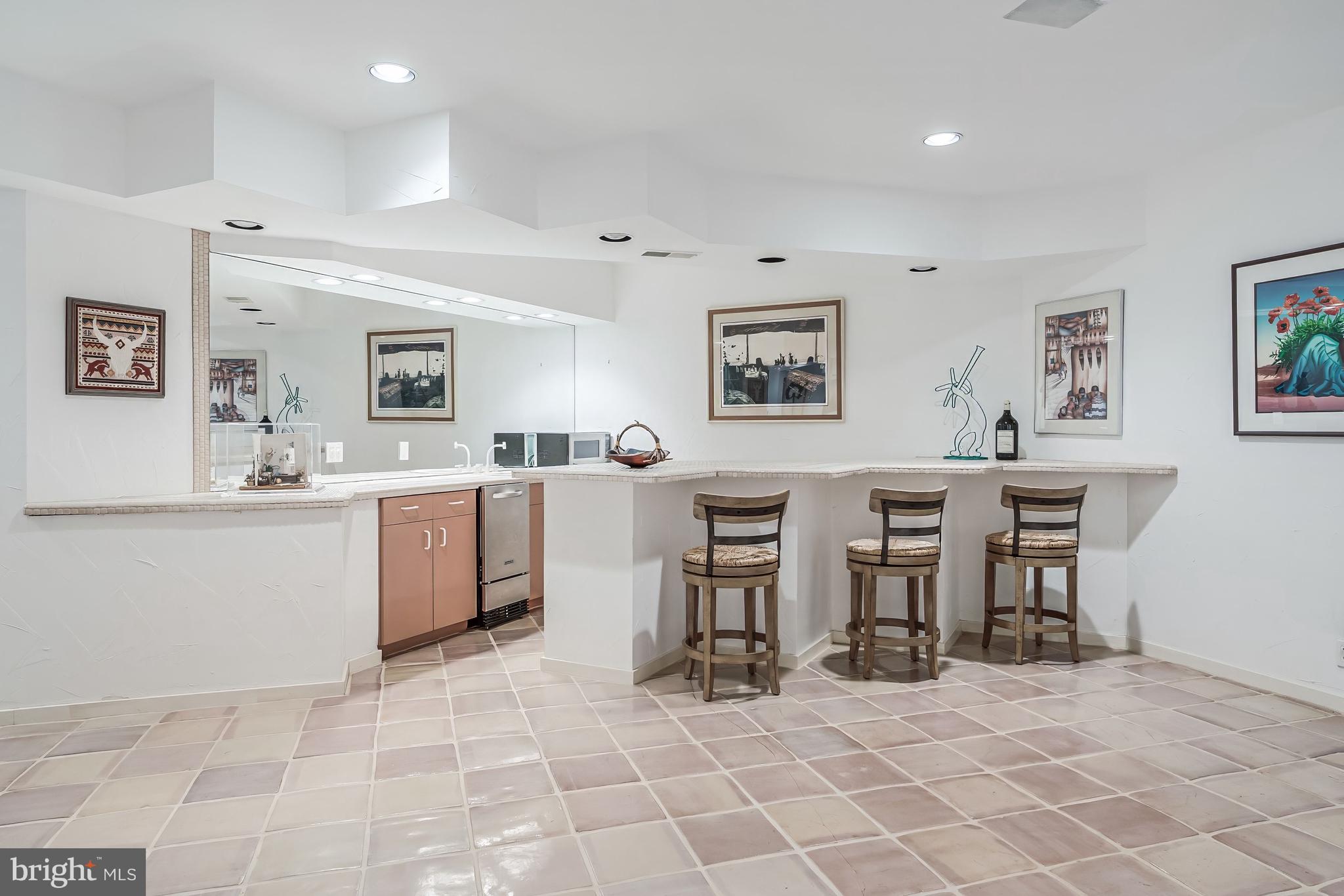 POTOMAC OUTSIDE - Residential