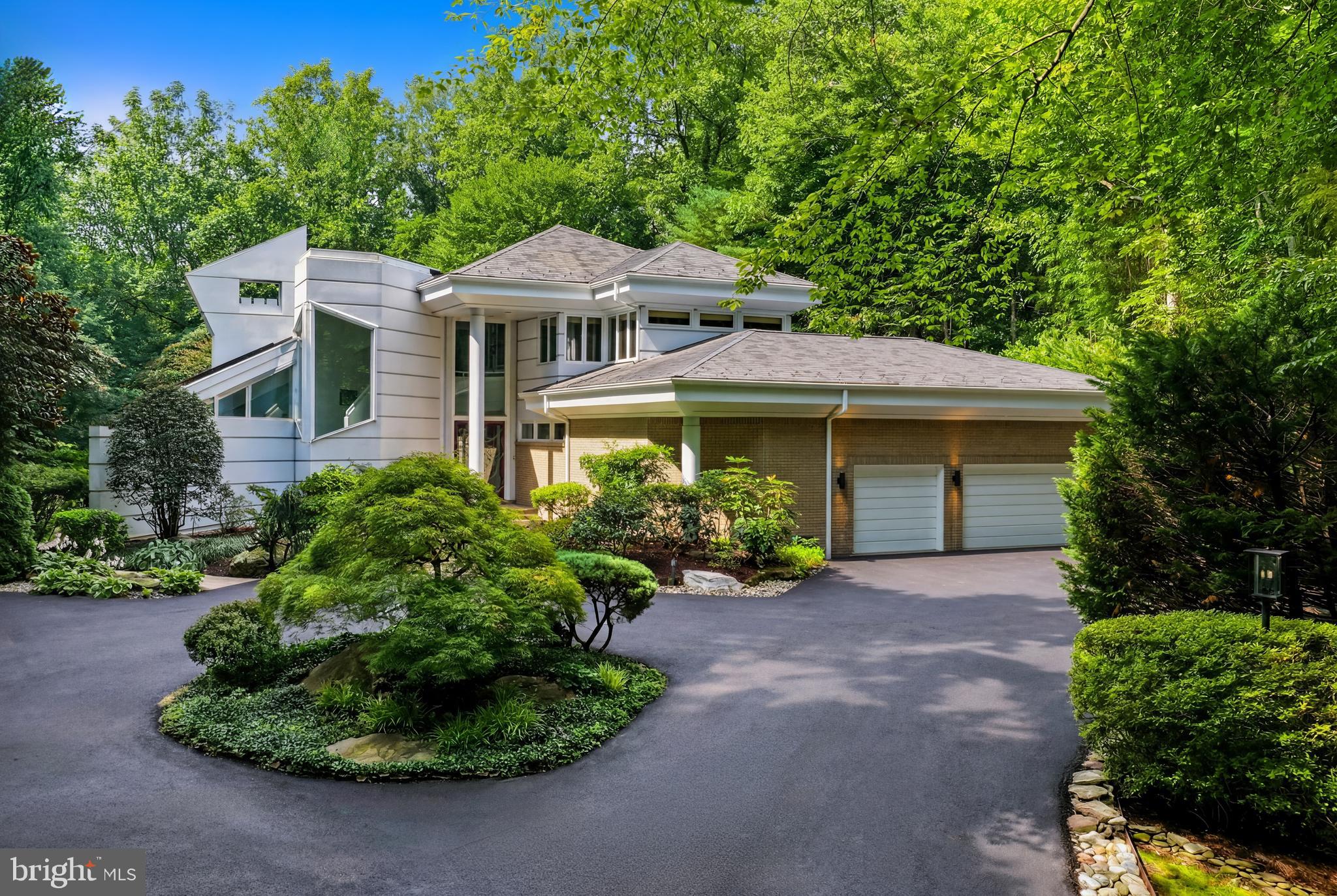 9 OAKLYN COURT