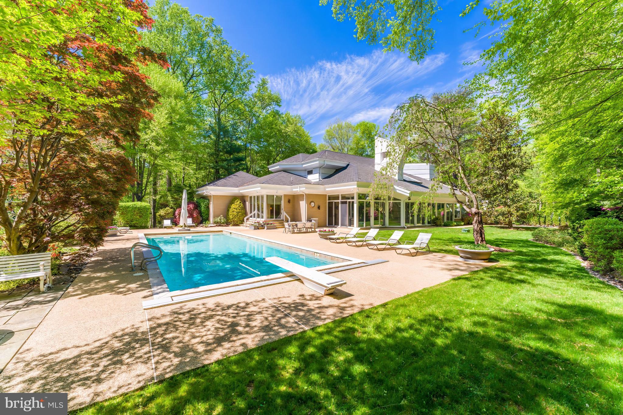 POTOMAC OUTSIDE - Residential