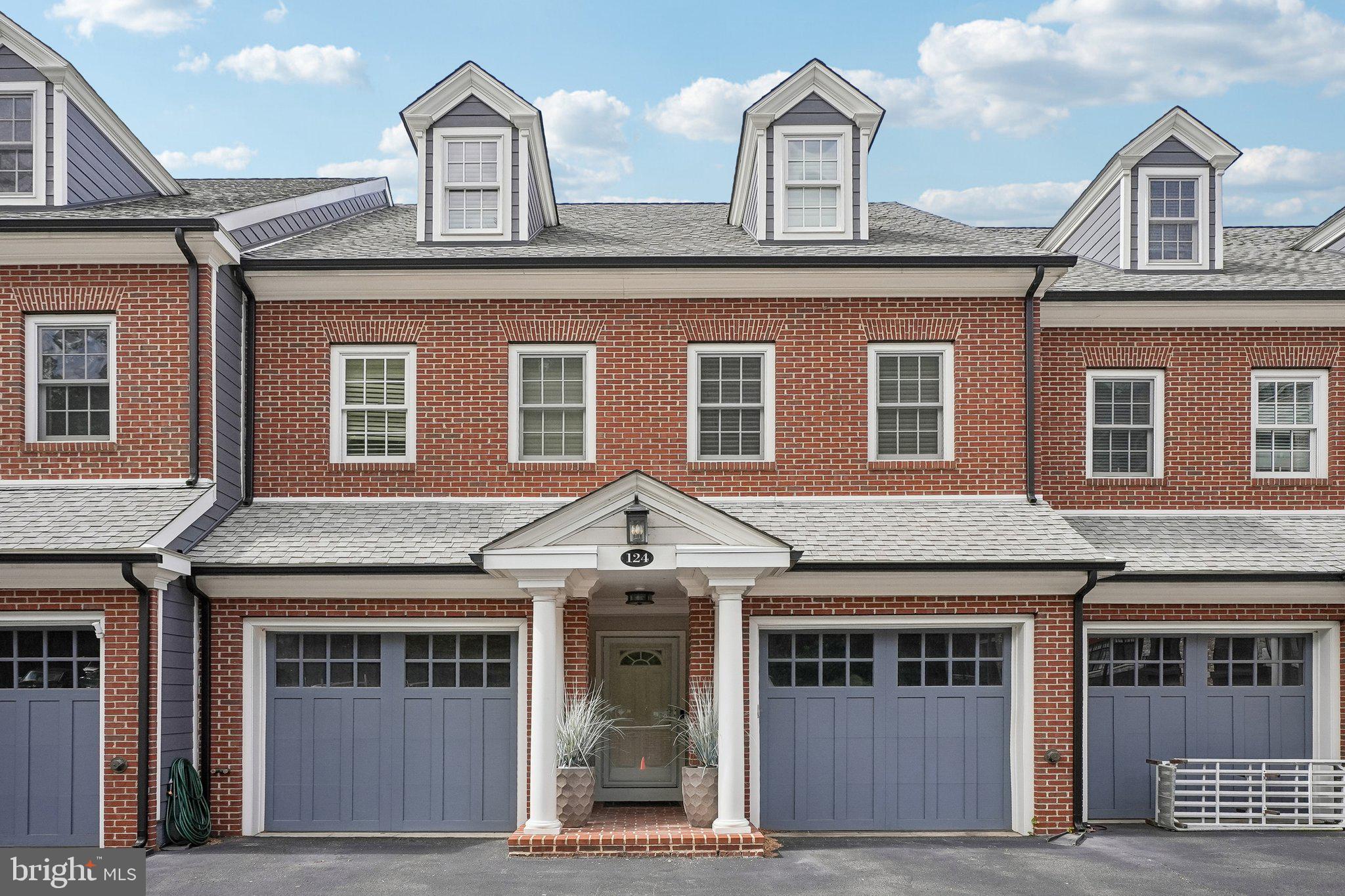 CARRIAGEHOUSEROWBRAN - Residential