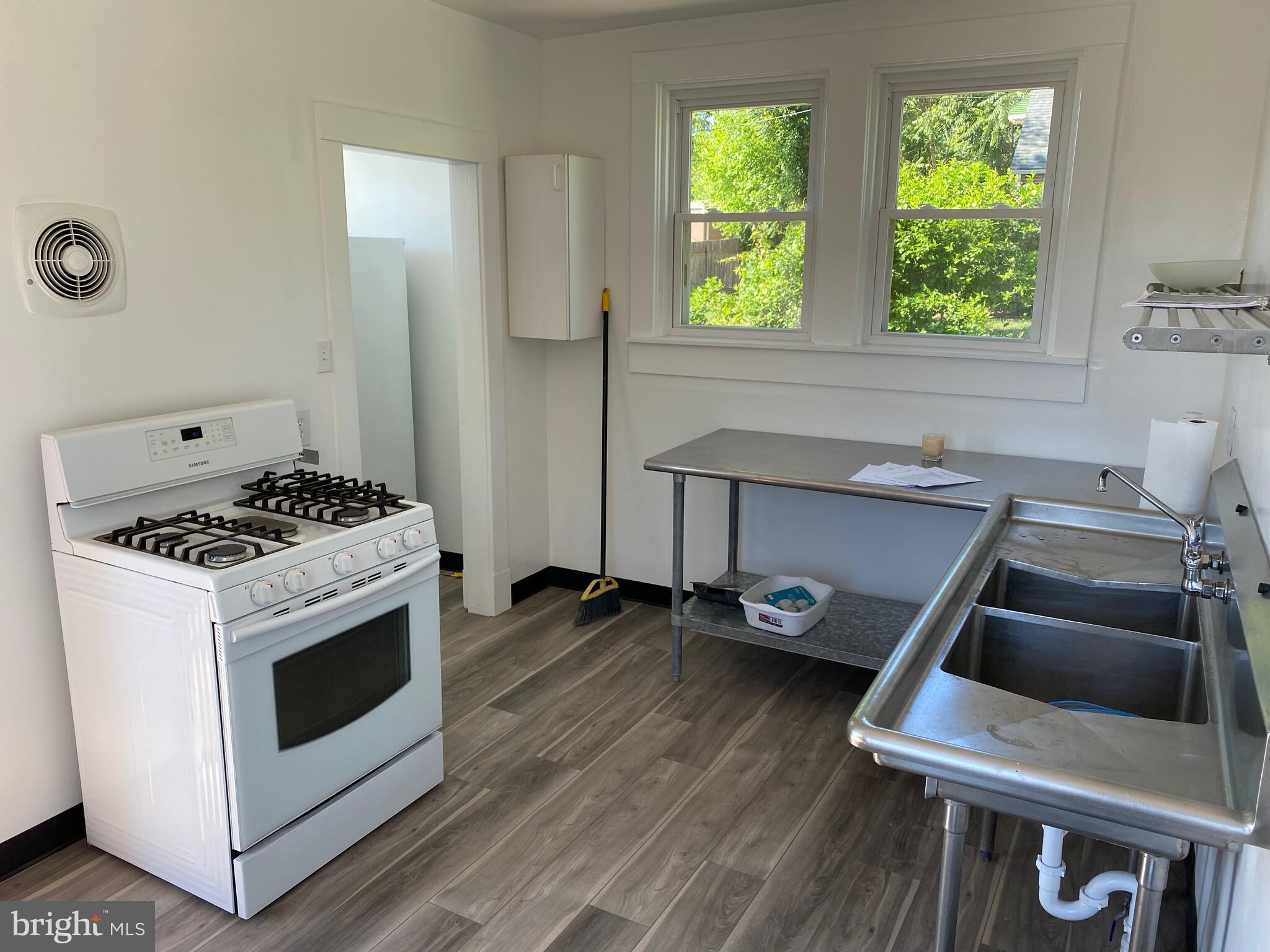 WESTPORT - Commercial Sale