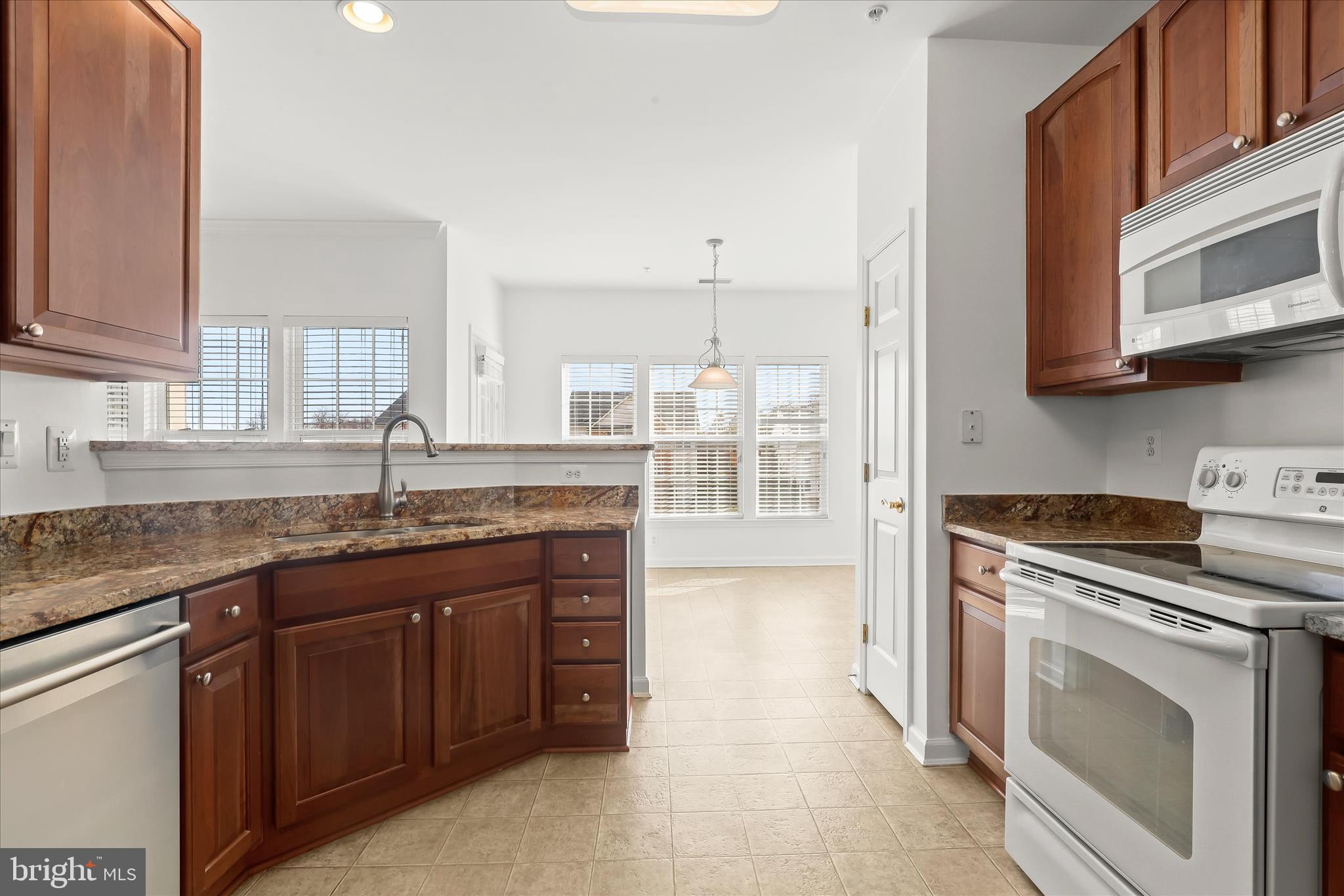 HEARTHSTONE AT VILLAGE CREST CONDOMINIUMS - Residential