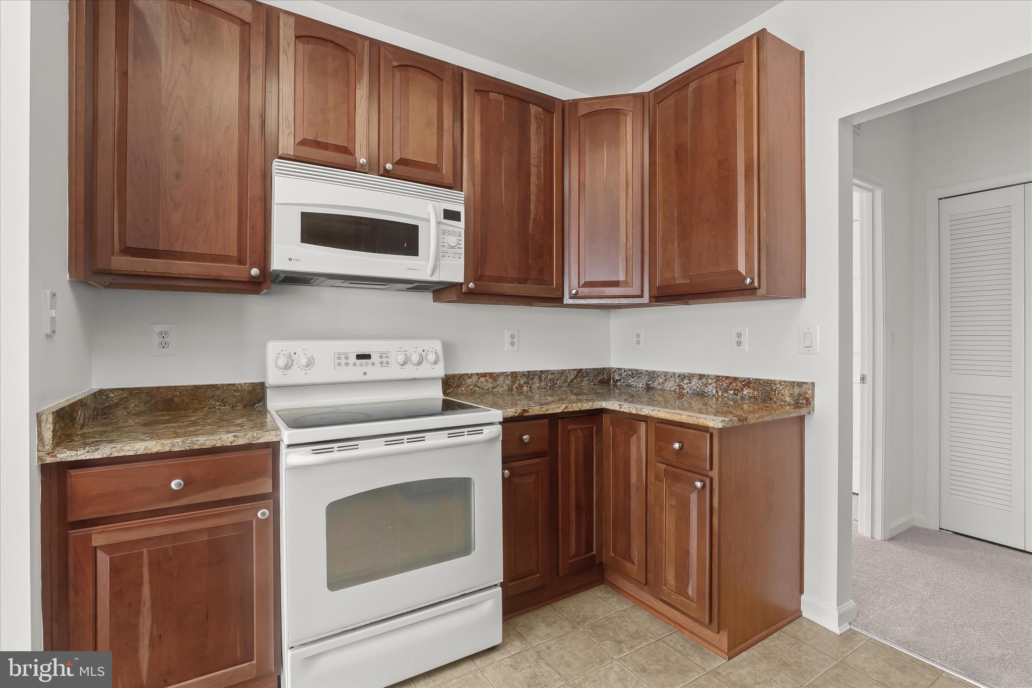 HEARTHSTONE AT VILLAGE CREST CONDOMINIUMS - Residential