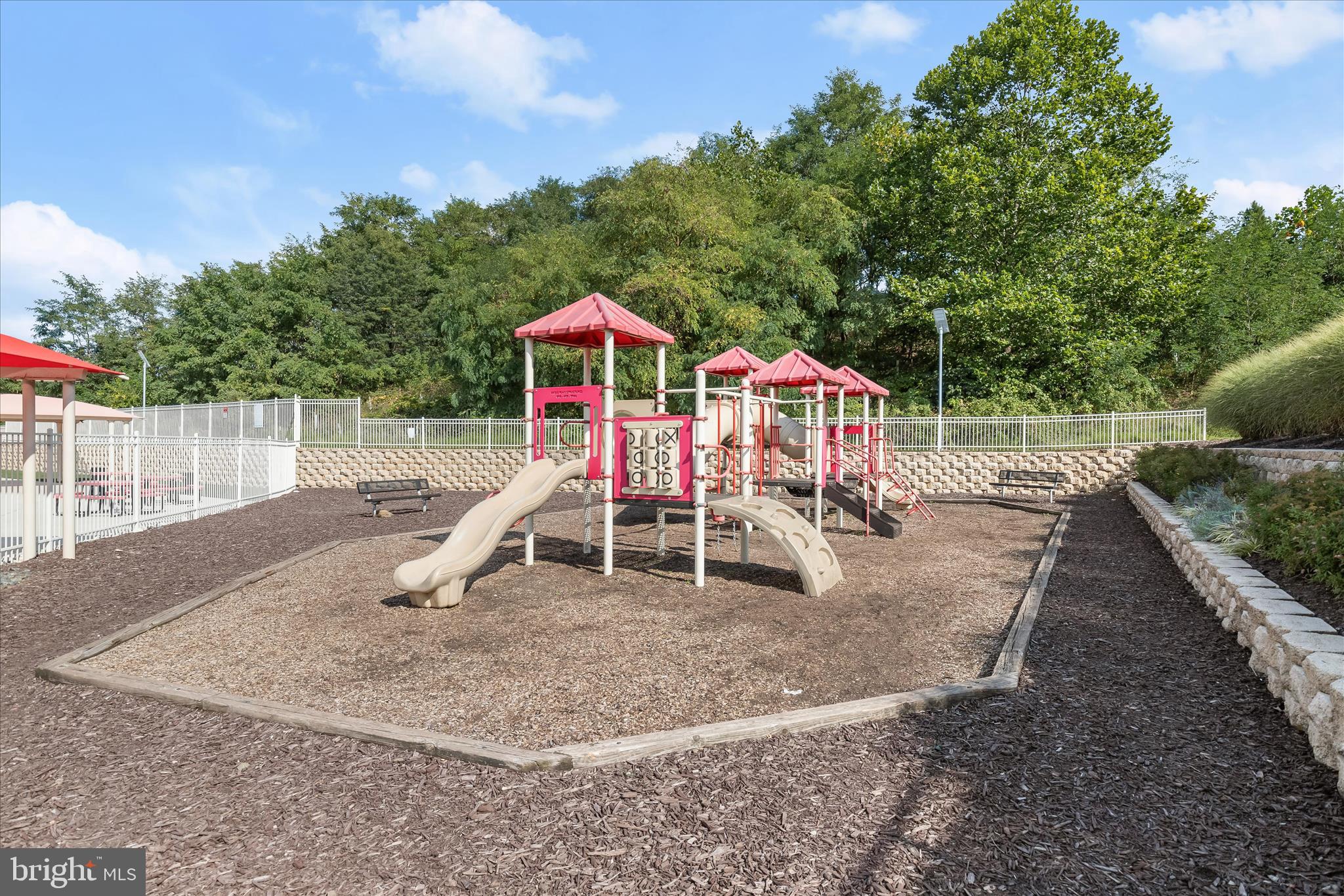 HEARTHSTONE AT VILLAGE CREST CONDOMINIUMS - Residential