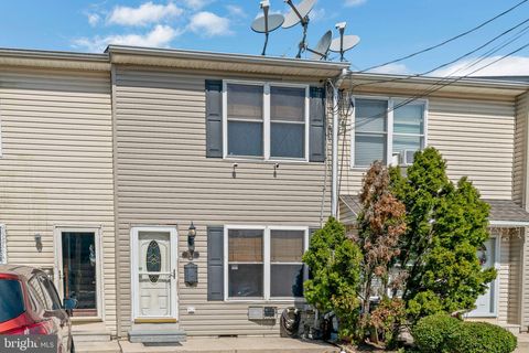 Townhouse For Sale - 3566 Edgemont Street<br/> PHILADELPHIA, PA 19134