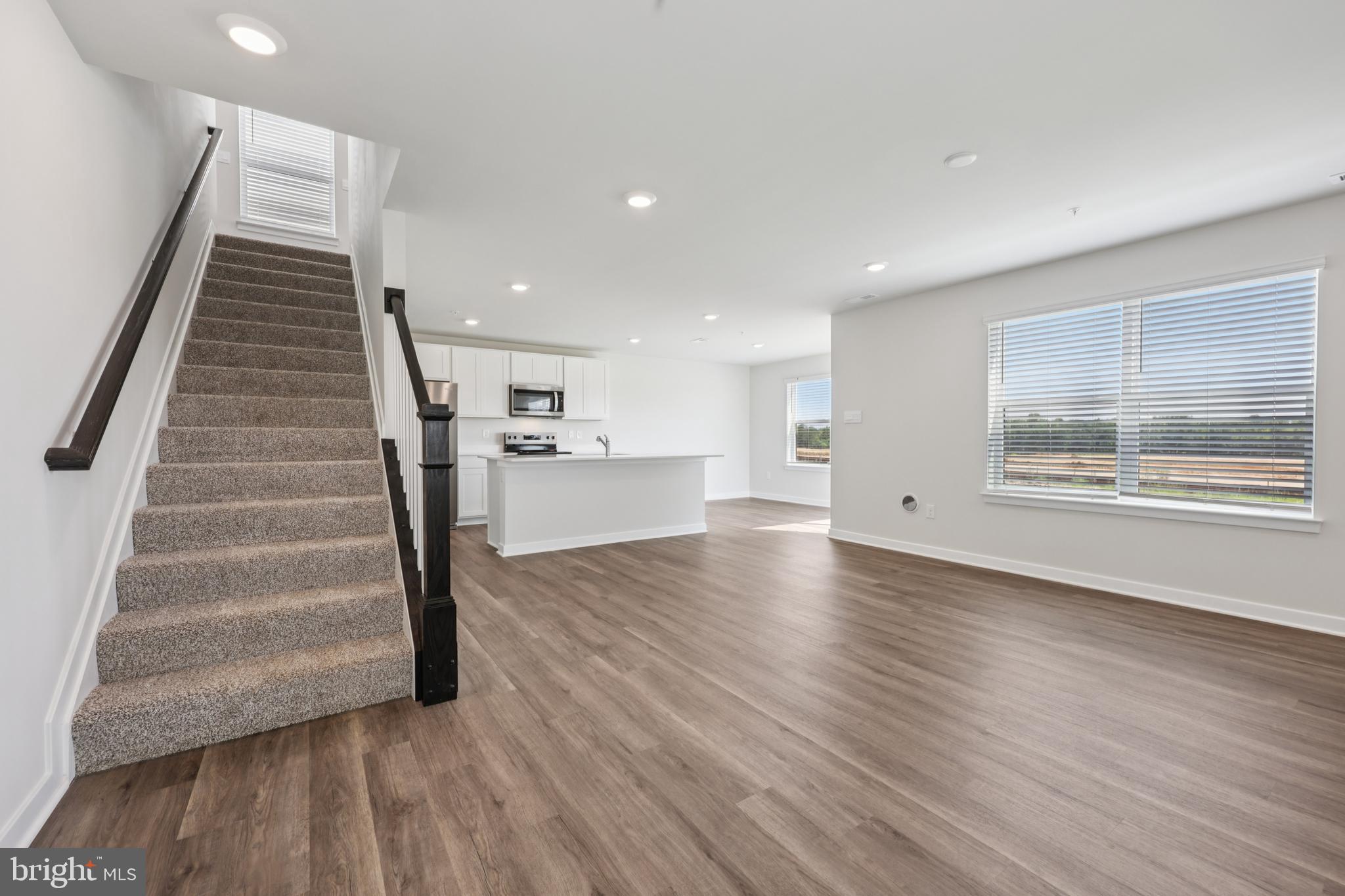 469 WOODGRAIN AVENUE