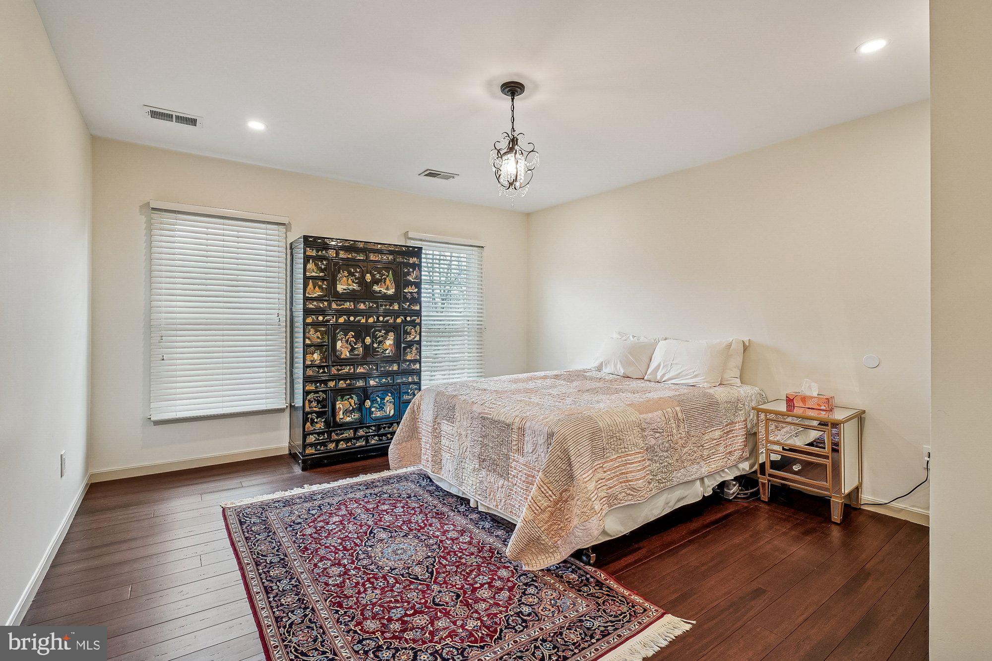 CLIFTON CREST - Residential