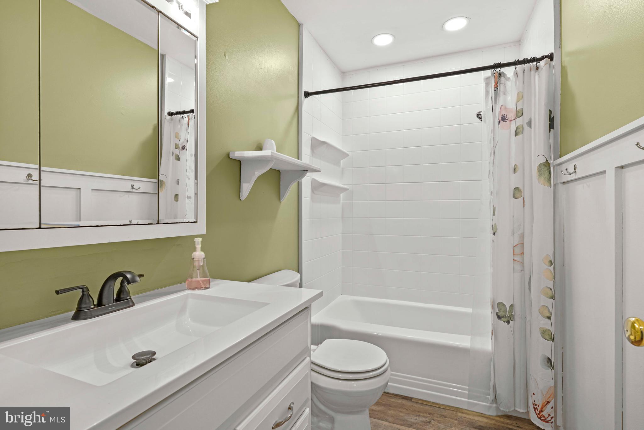 GILLENS GROVE - Residential