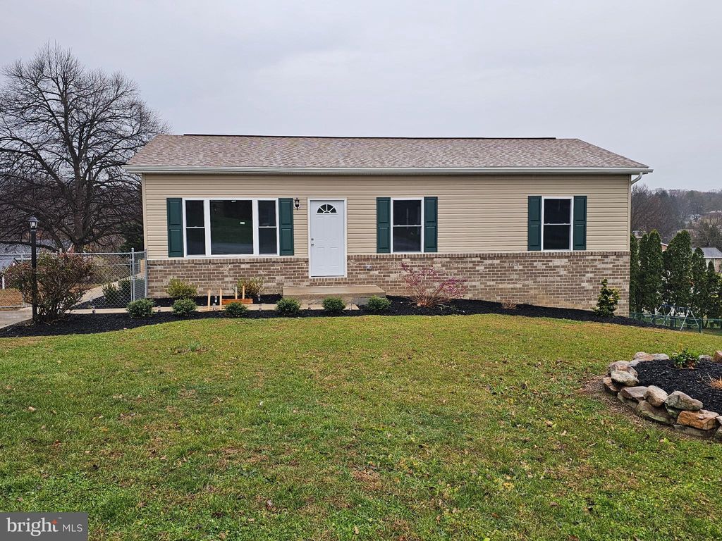 Photo of 1920 Maylinn Drive, CHAMBERSBURG, PA 17202 (MLS # PAFL2031532)