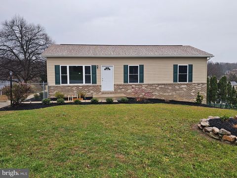 Homes For Sale - 1920 Maylinn Drive<br/> CHAMBERSBURG, PA 17202