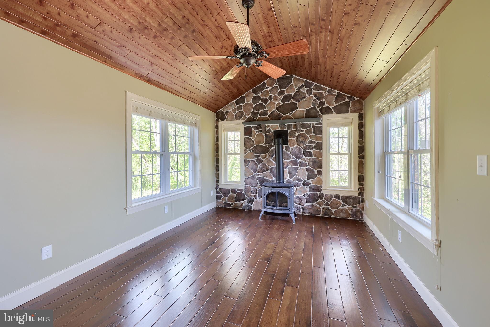 SUMMER BREEZE - Residential