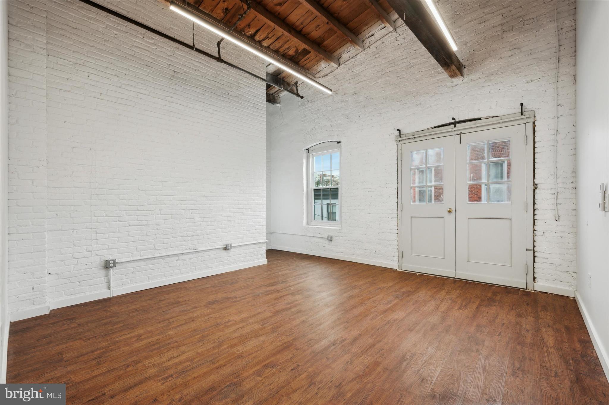 MANAYUNK - Commercial Lease