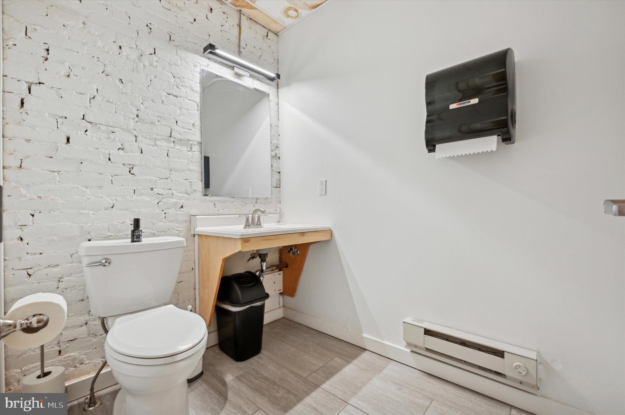 MANAYUNK - Commercial Lease