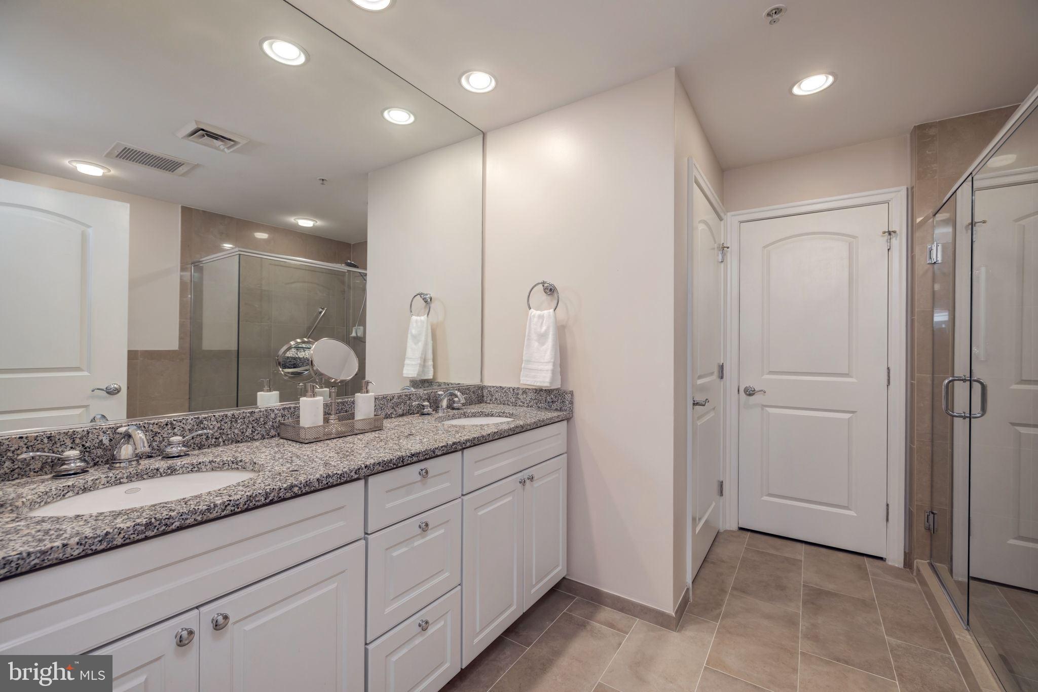 PALLADIUM AT MCLEAN - Residential