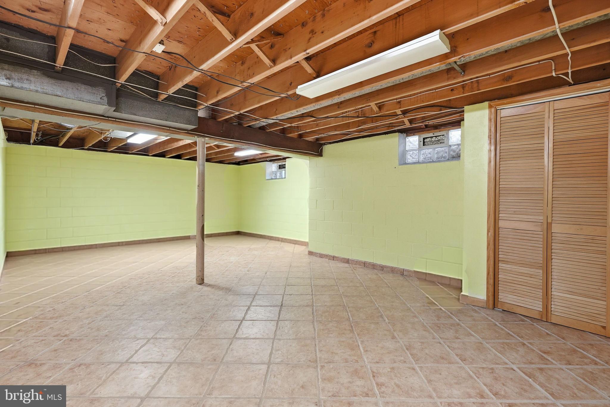 HILLCRESTSHIRE - Residential