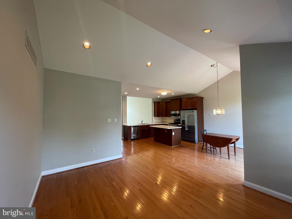 MONTGOMERY WALK - Residential