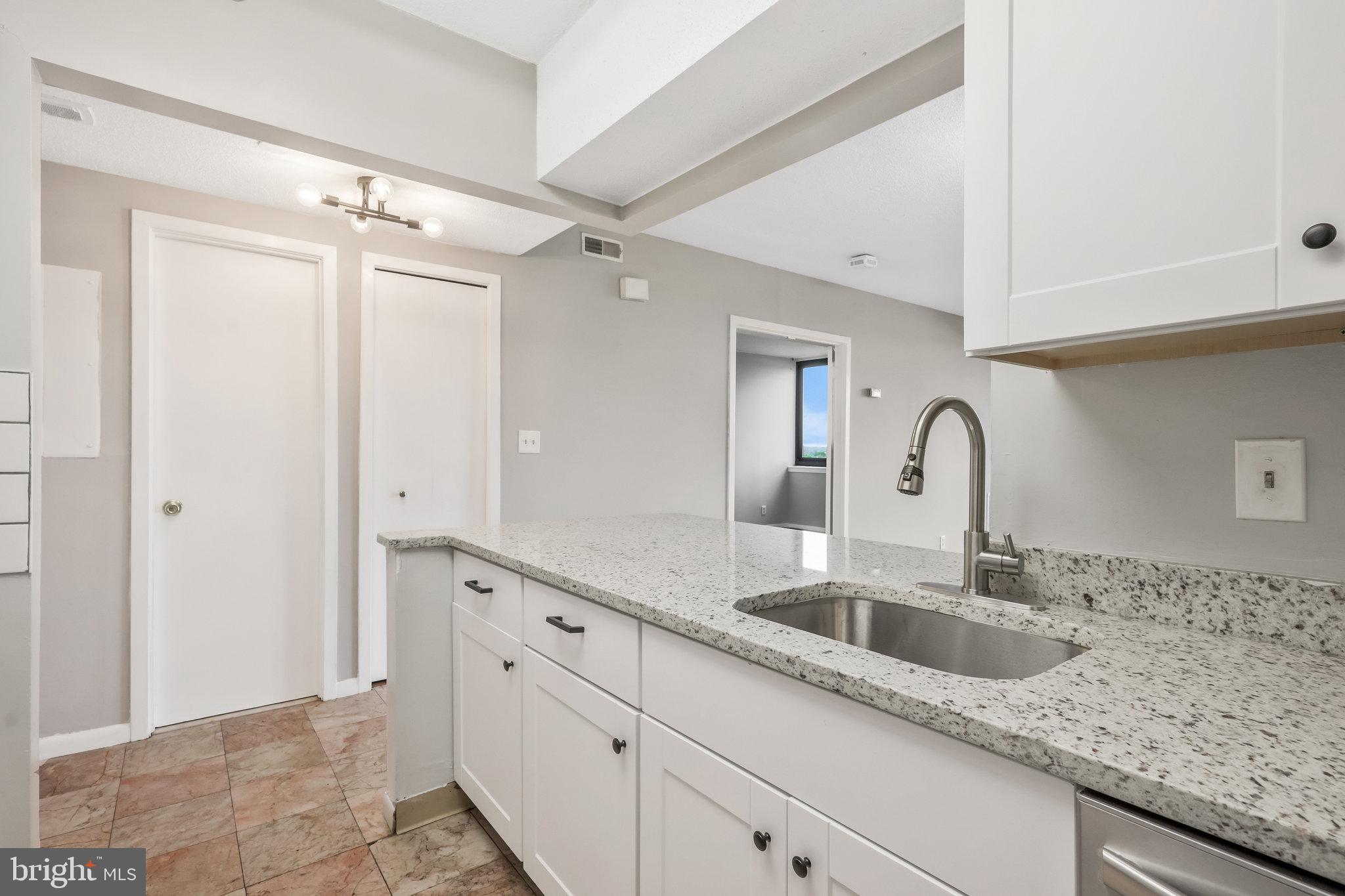 SKYLINE SQUARE CONDO - Residential