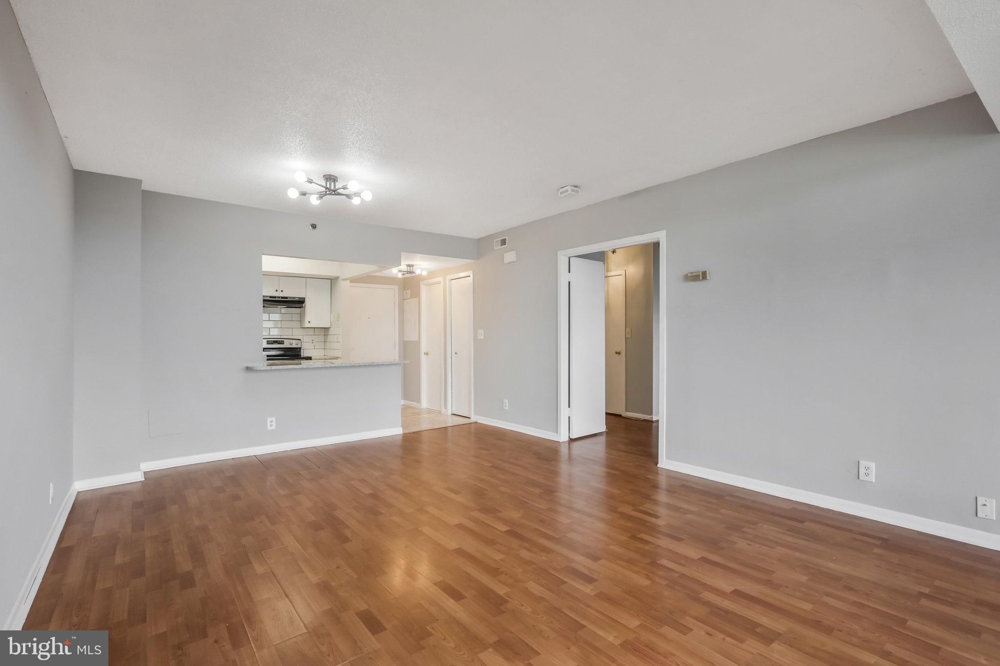 SKYLINE SQUARE CONDO - Residential