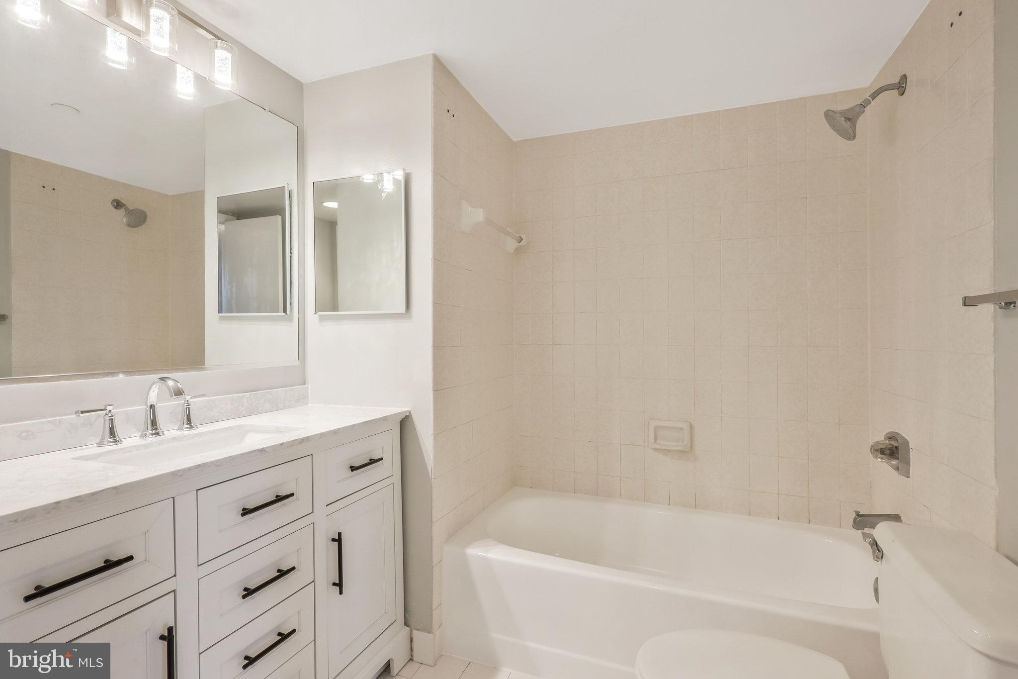 SKYLINE SQUARE CONDO - Residential