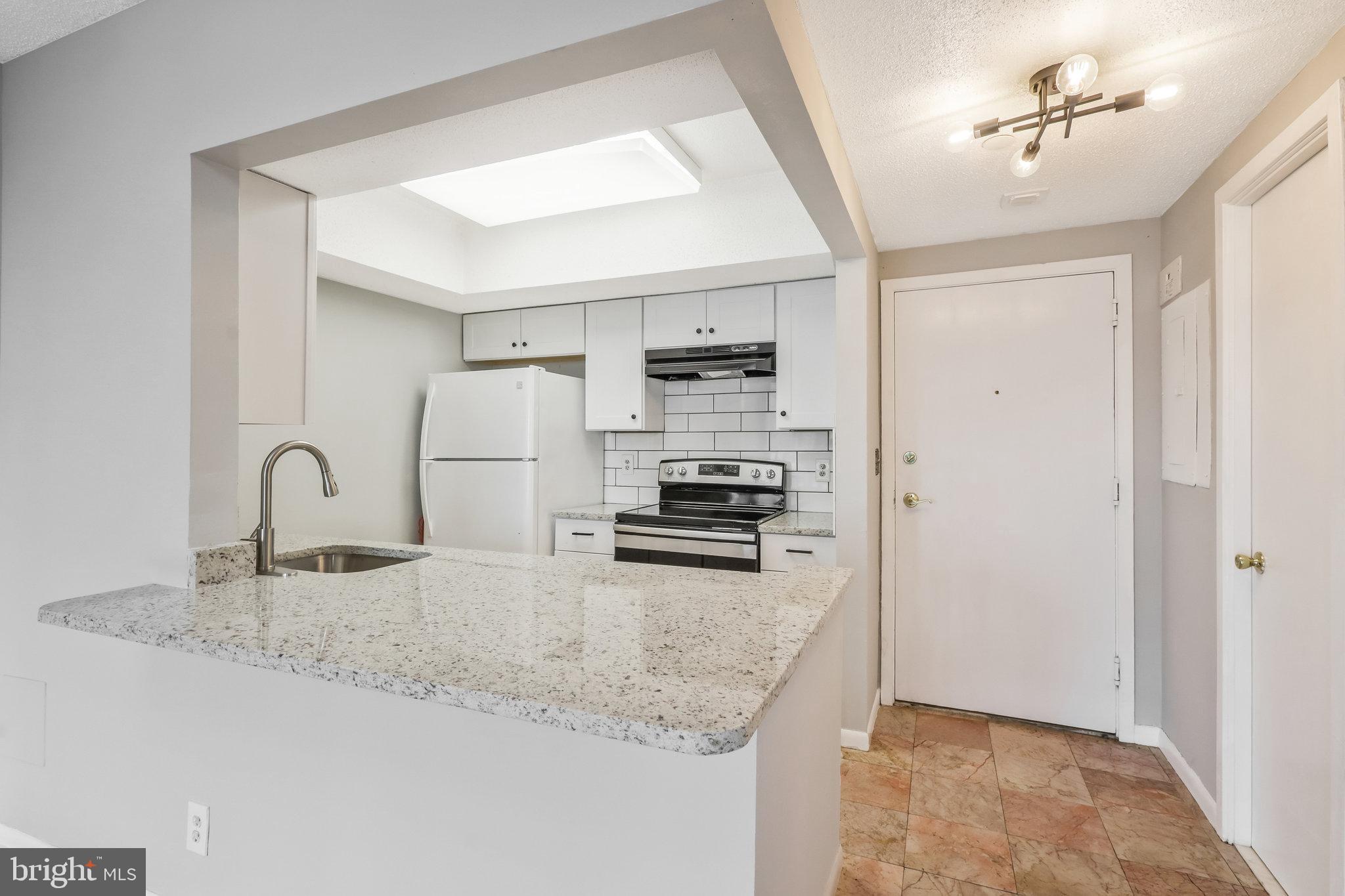 SKYLINE SQUARE CONDO - Residential