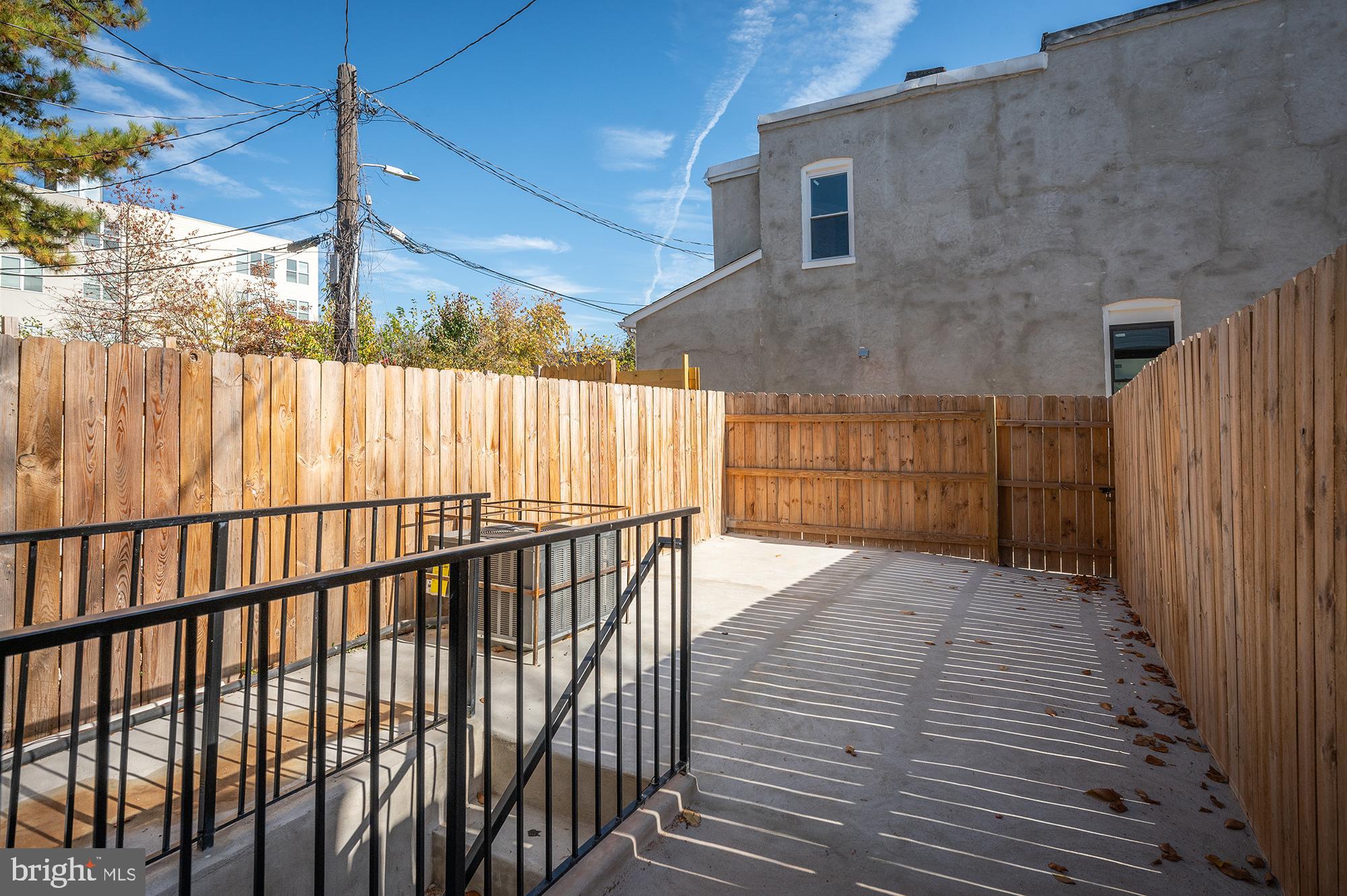 BROADWAY EAST - Residential