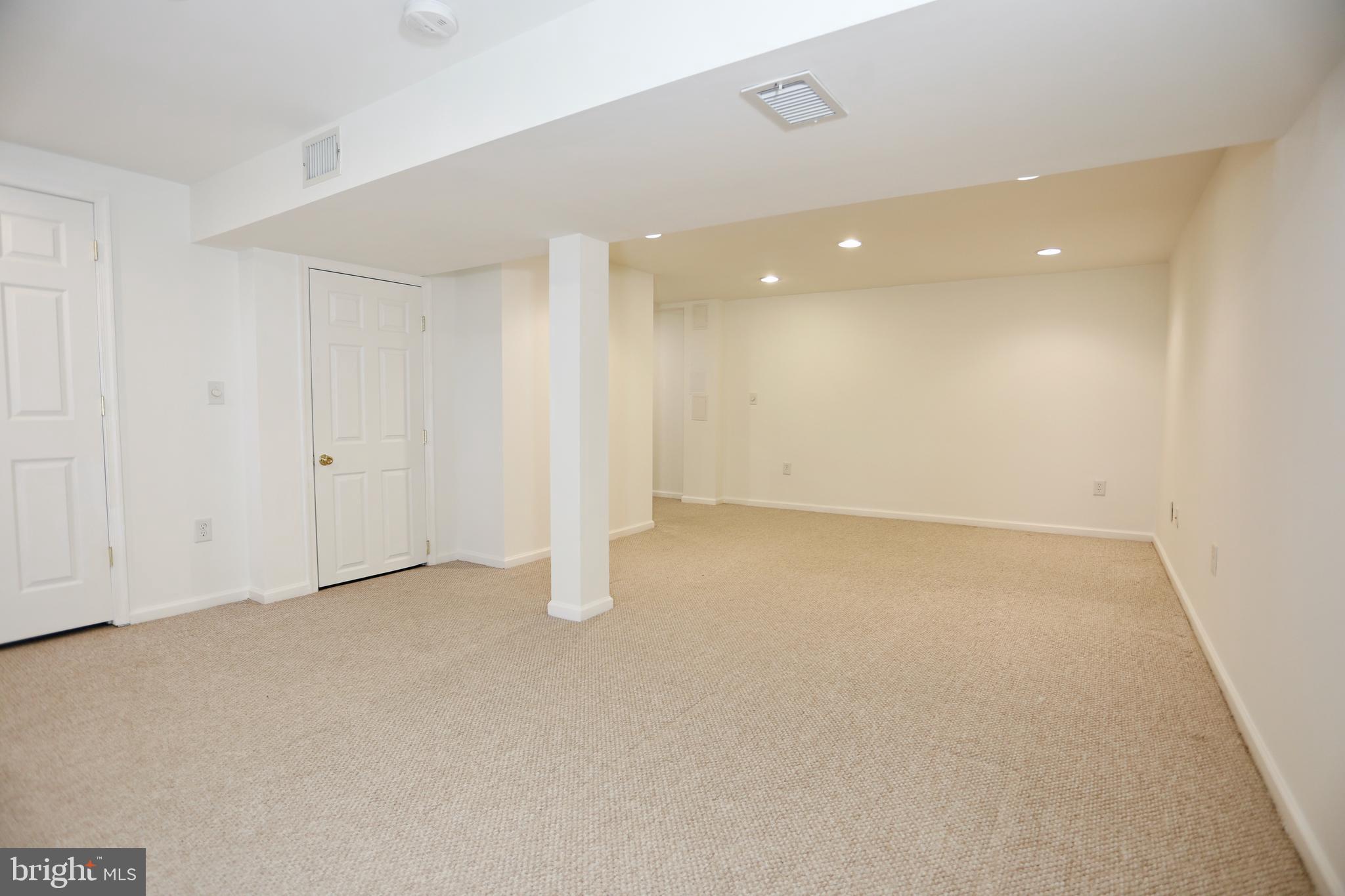 MONTCLAIR/COUNTRY CLUB - Residential