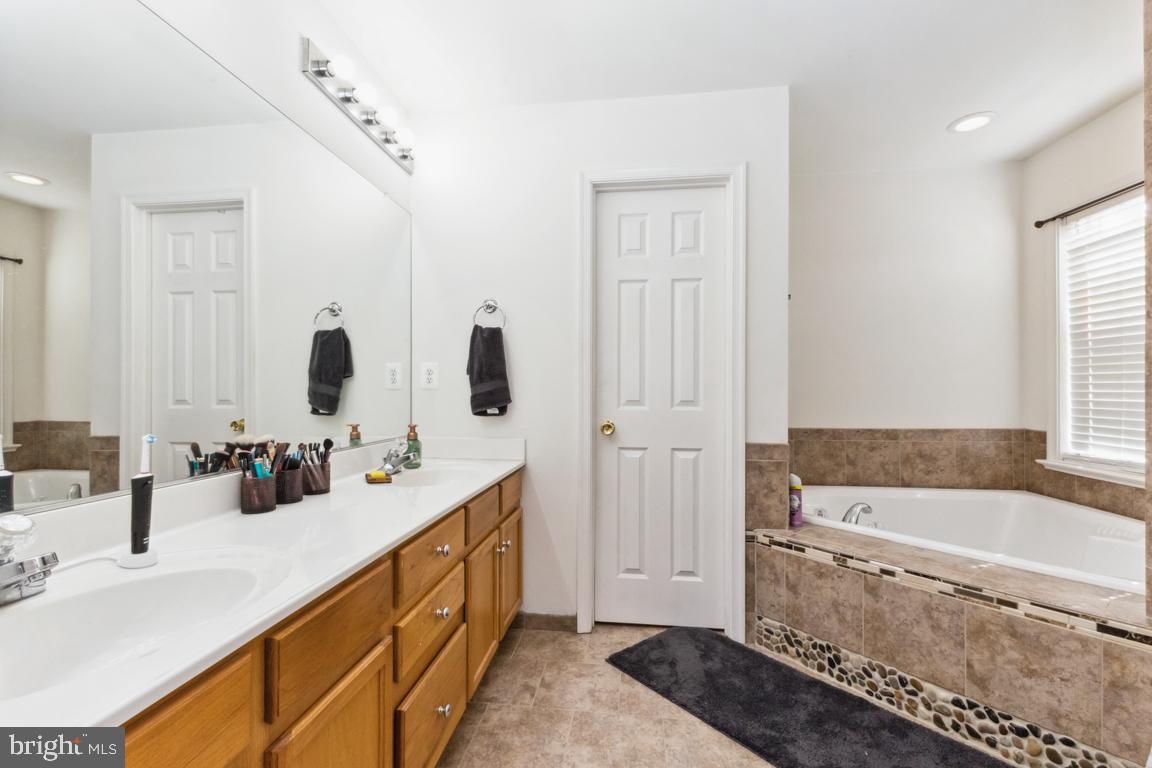 ORANGE ESTATES - Residential