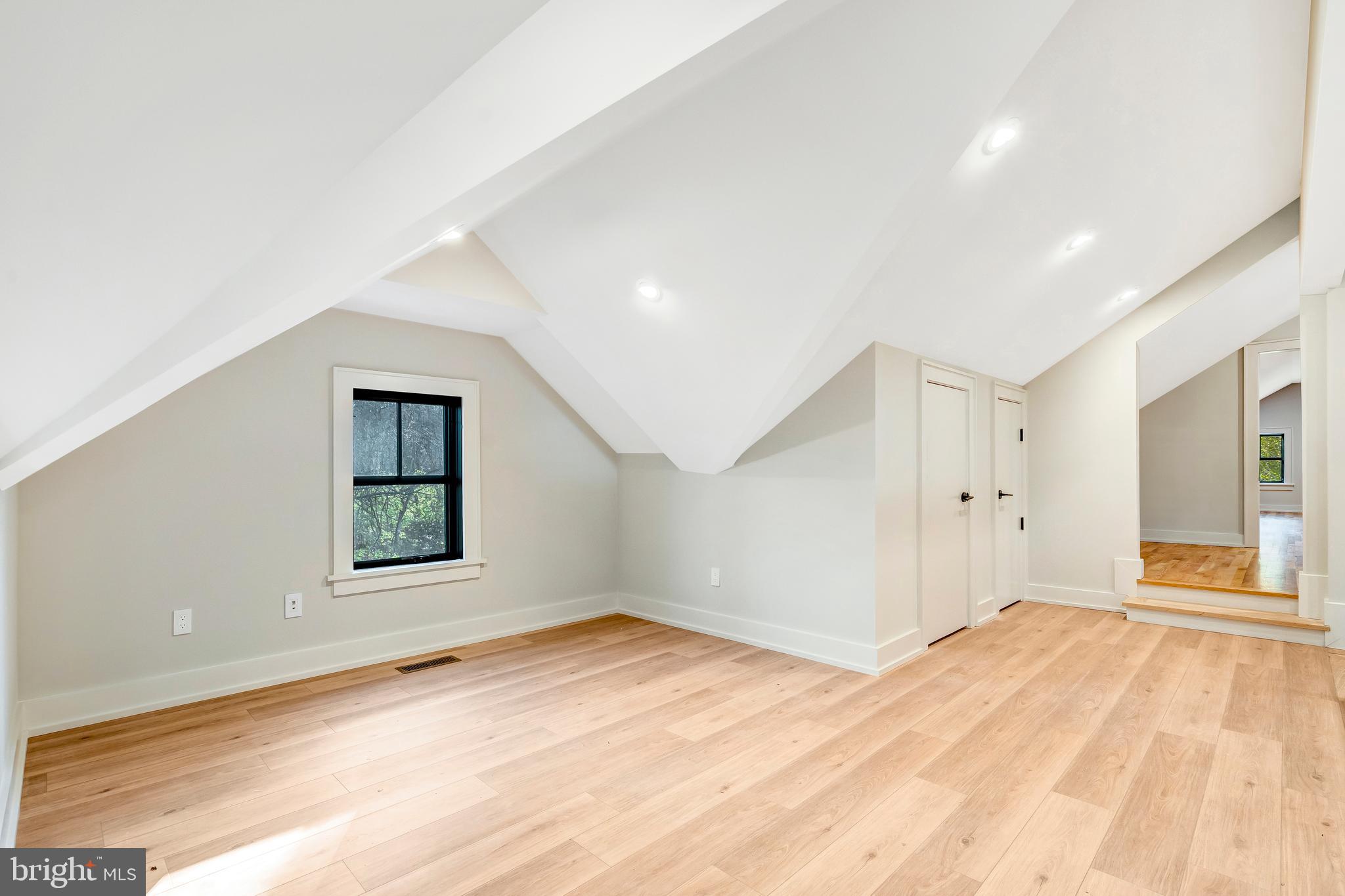 CHESTERBROOK WOODS - Residential