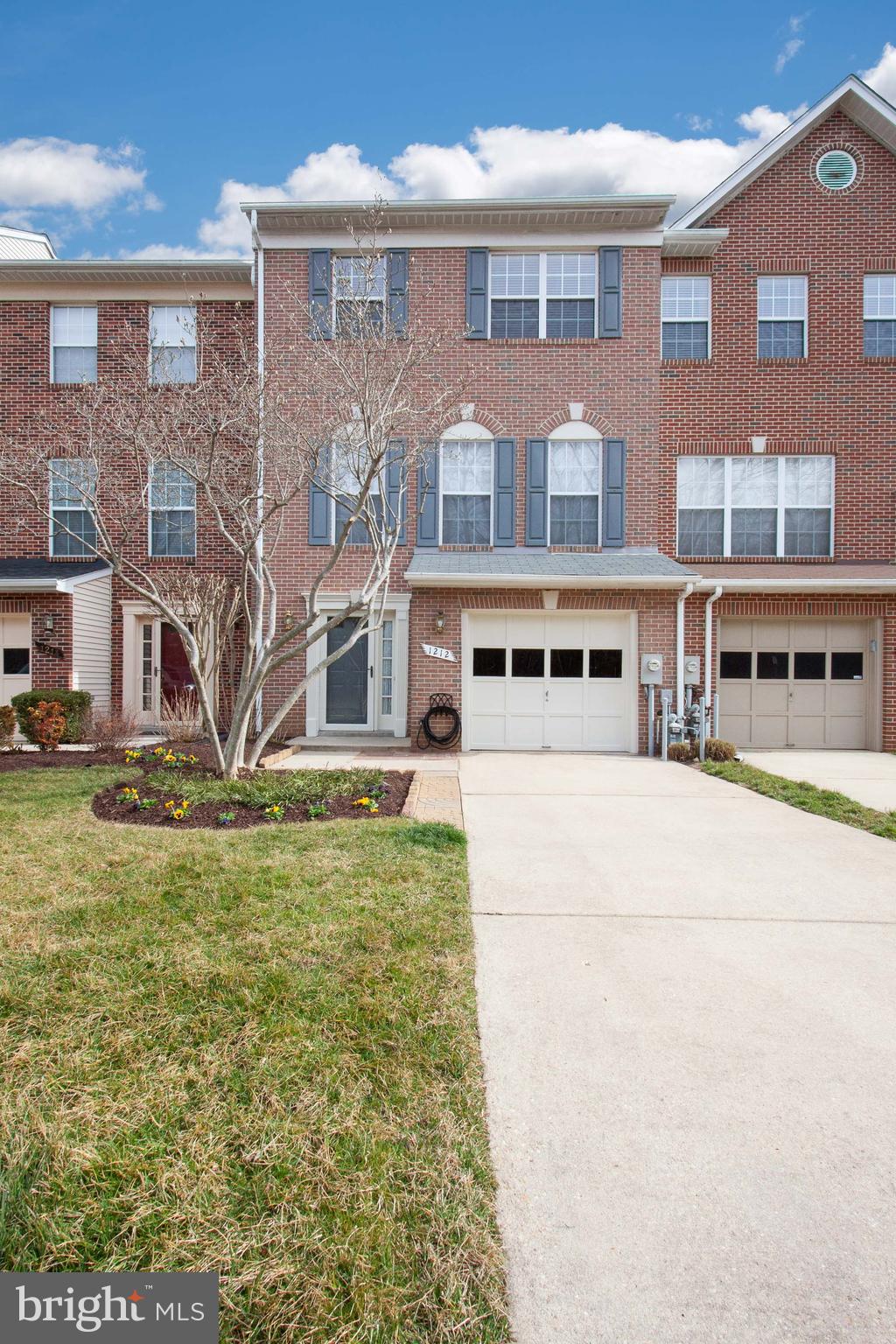 Wonderful TURN KEY townhome located in sought after Waterford. Open concept floor plan with ton's of natural light! Renovated kitchen is finely appointed with granite, cherry cabinetry and newer appliances. Gleaming hardwood floors through-out the main level, upper level stairs, hallway and two of the three bedrooms. Spacious master suite with en-suite spa bath, walk in closets & vaulted ceilings. Two additional bedrooms and updated bathroom complete the upper level. You will find a 4th bedroom/family room with fireplace on the lower walk-out level. Enjoy your evenings on the oversized deck! Amazing water oriented community offers a pier, tot lots, nature path and more!