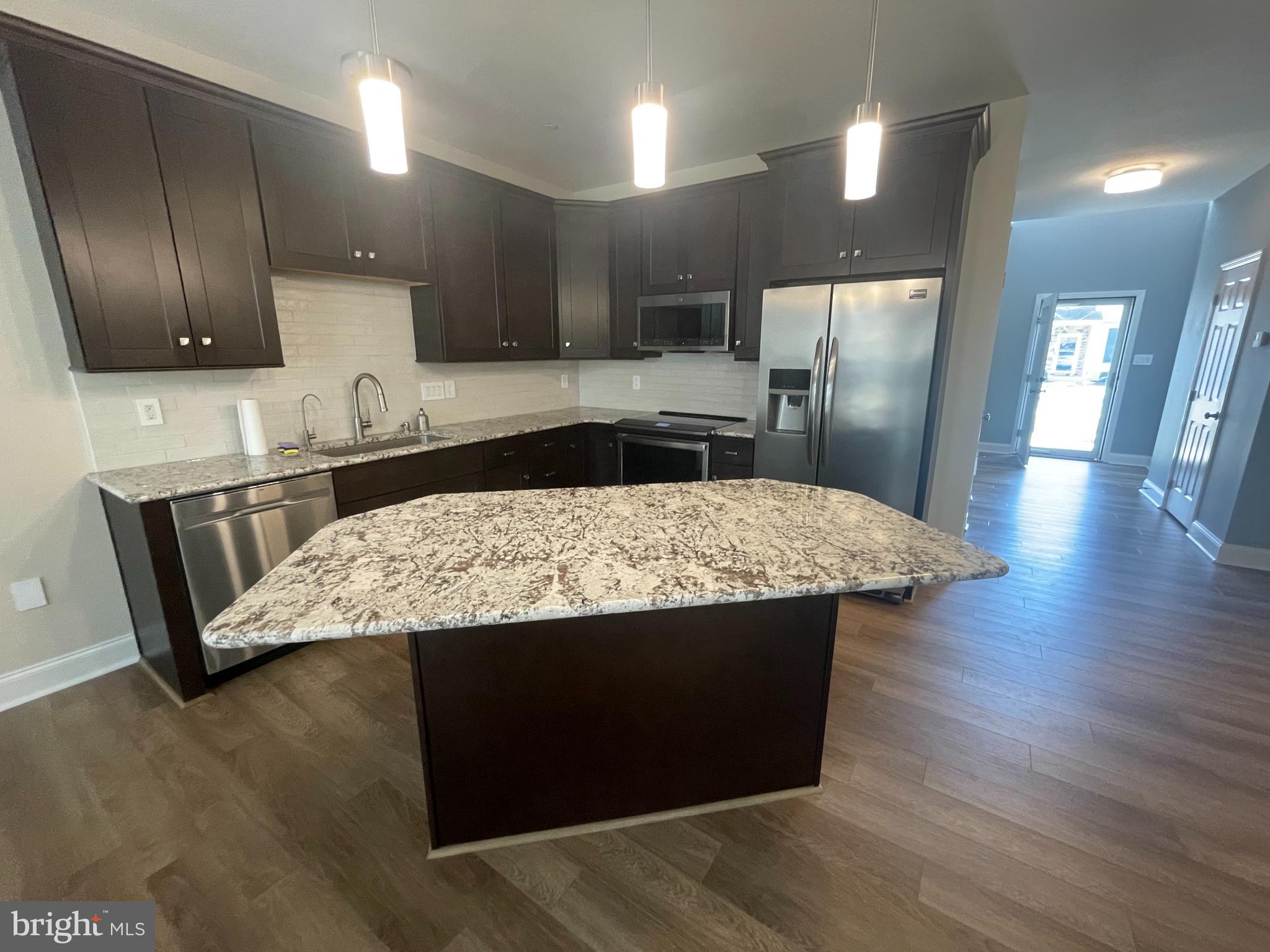 CRESTWOOD - Residential Lease