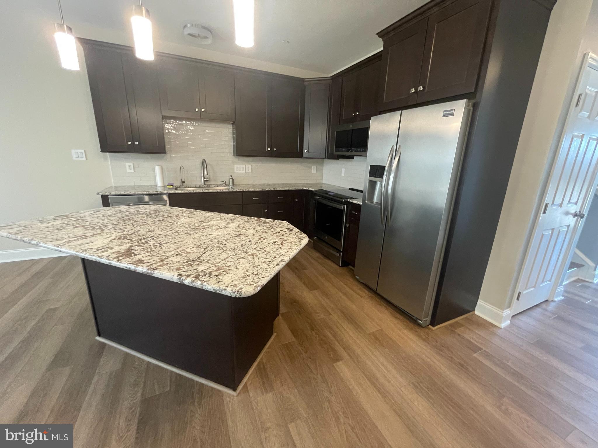 CRESTWOOD - Residential Lease