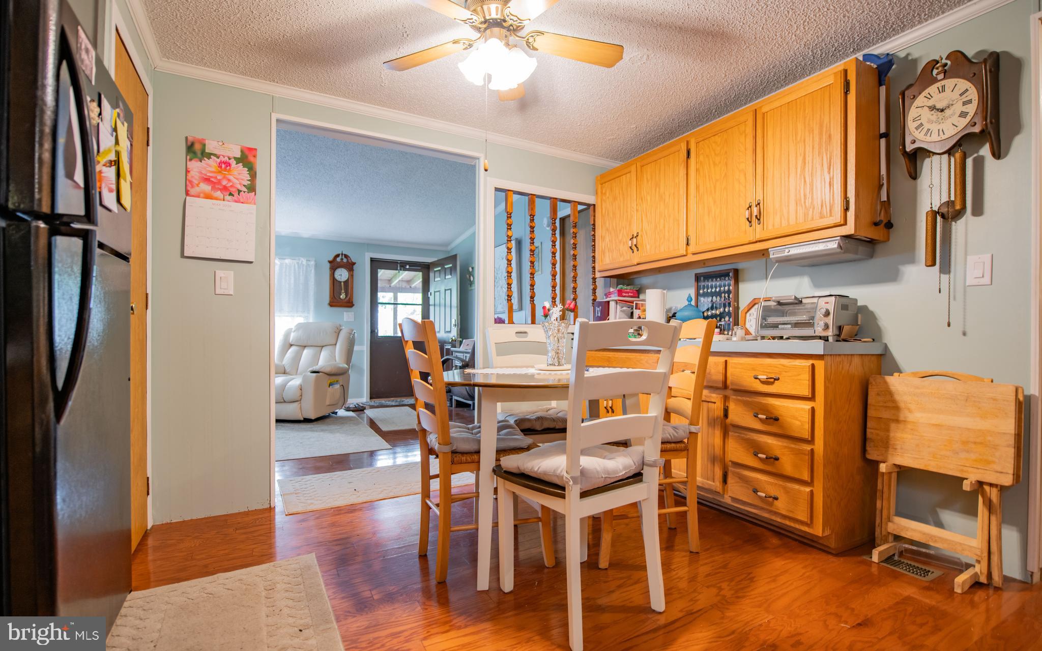 887 LAUREL CIRCLE 887