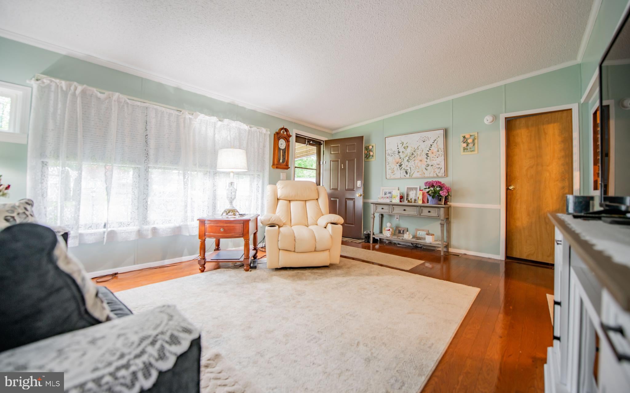 887 LAUREL CIRCLE 887