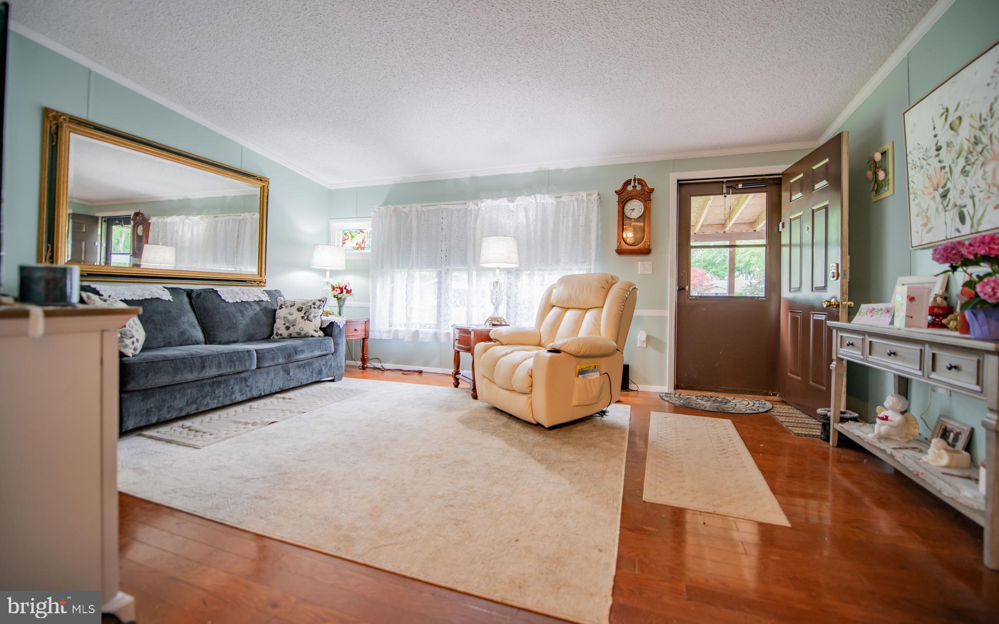 887 LAUREL CIRCLE 887