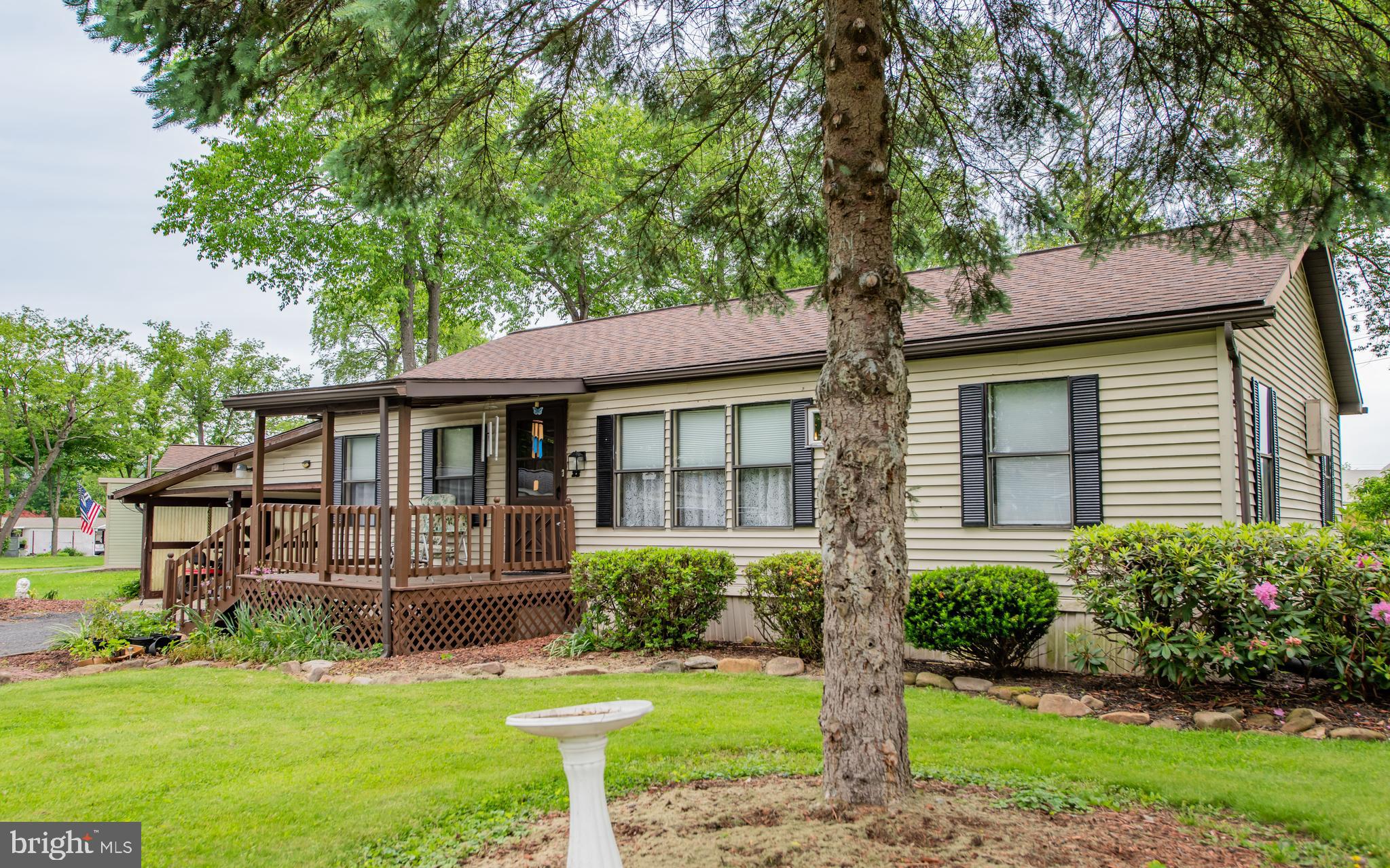887 LAUREL CIRCLE 887