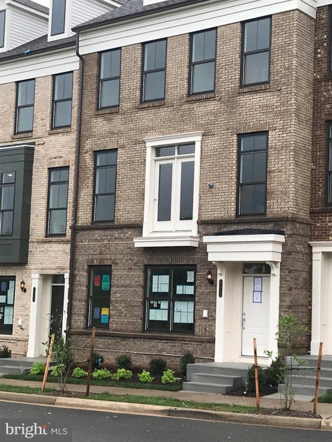 Townhouse For Rent - 43219 Clarendon Square<br/> ASHBURN, VA 20148