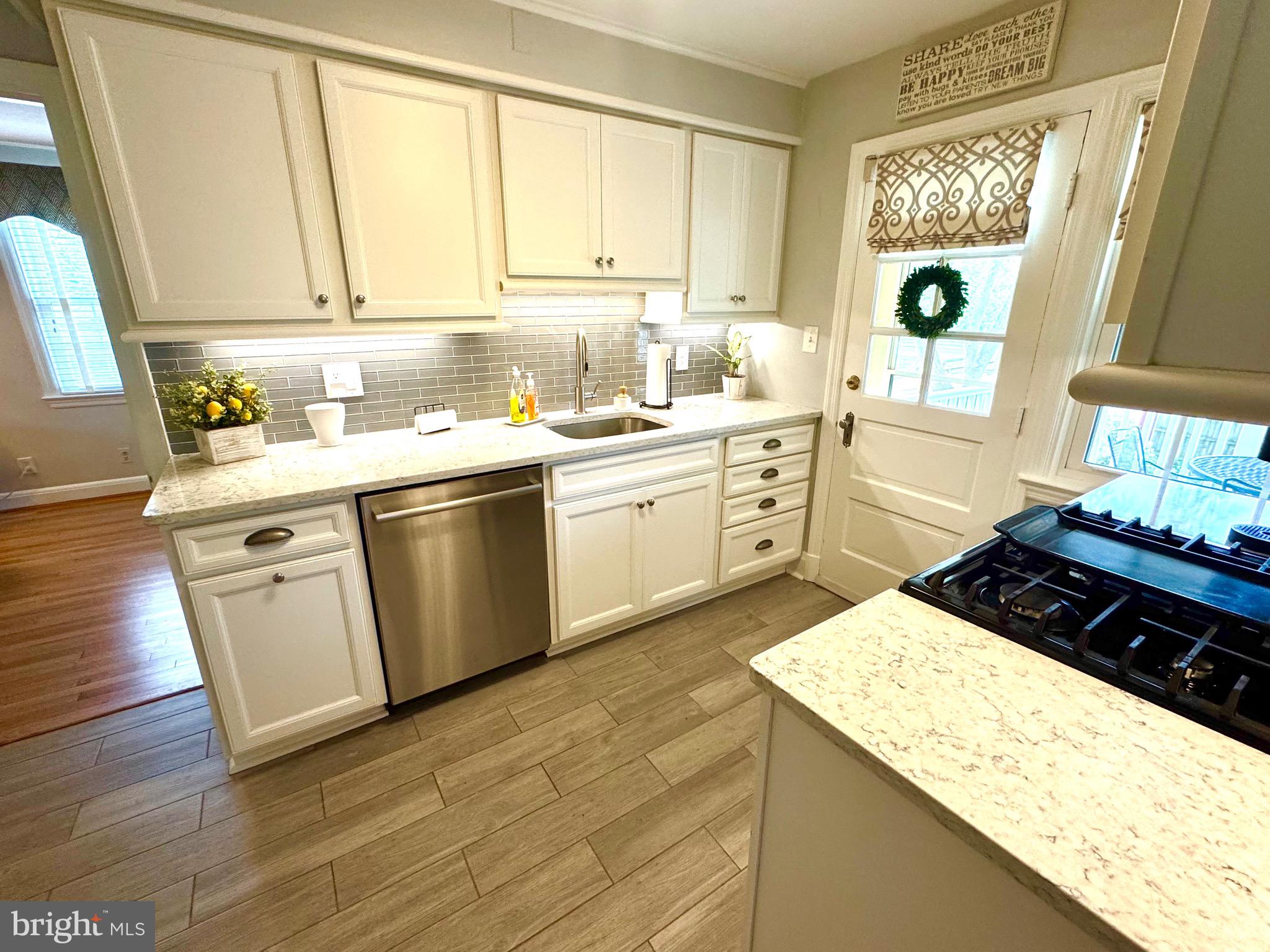 SOUTHLAND HILLS - Residential